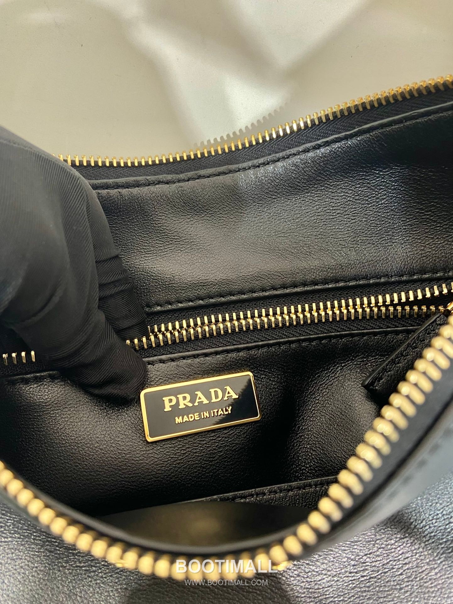Prada Aimee Calfskin Hobo Shoulder Bag with Triangle Logo Detail 프라다 에이미 카프스킨 호보 숄더백 트라이앵글 로고 디테일 1BC228 39cm 9