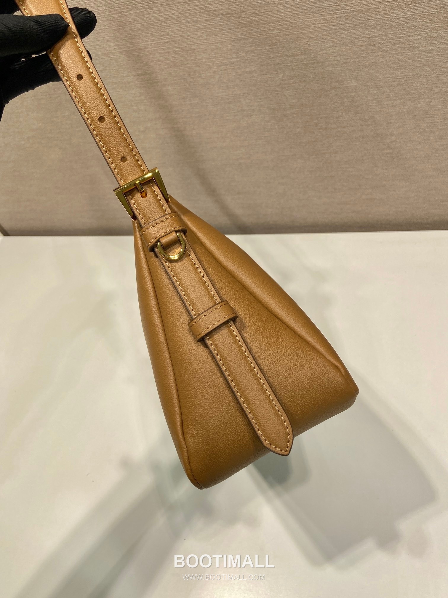 Prada Aimee Calfskin Hobo Shoulder Bag with Triangle Logo Detail 프라다 에이미 카프스킨 호보 숄더백 트라이앵글 로고 디테일 1BC229 31cm 5