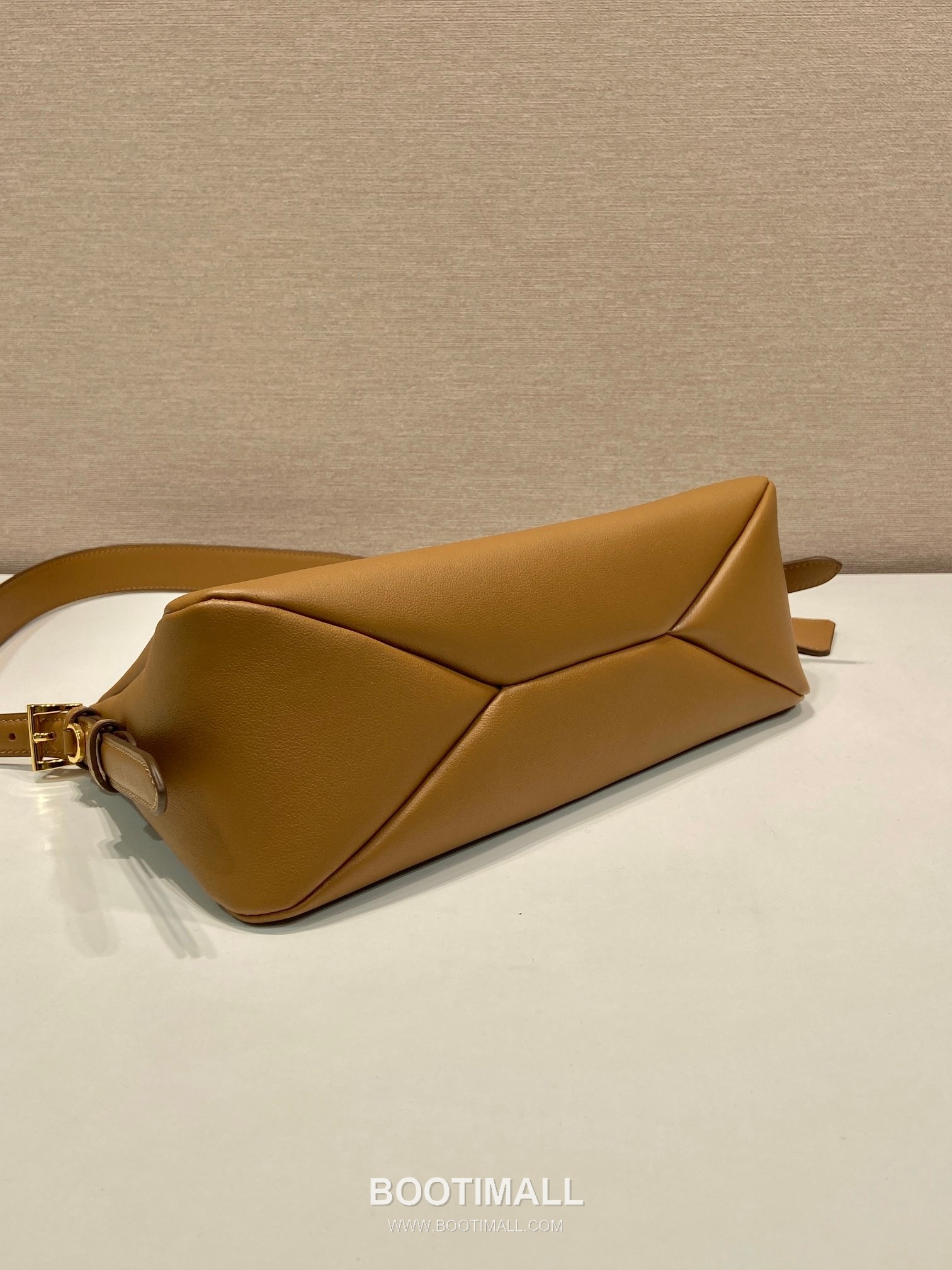 Prada Aimee Calfskin Hobo Shoulder Bag with Triangle Logo Detail 프라다 에이미 카프스킨 호보 숄더백 트라이앵글 로고 디테일 1BC229 31cm 6