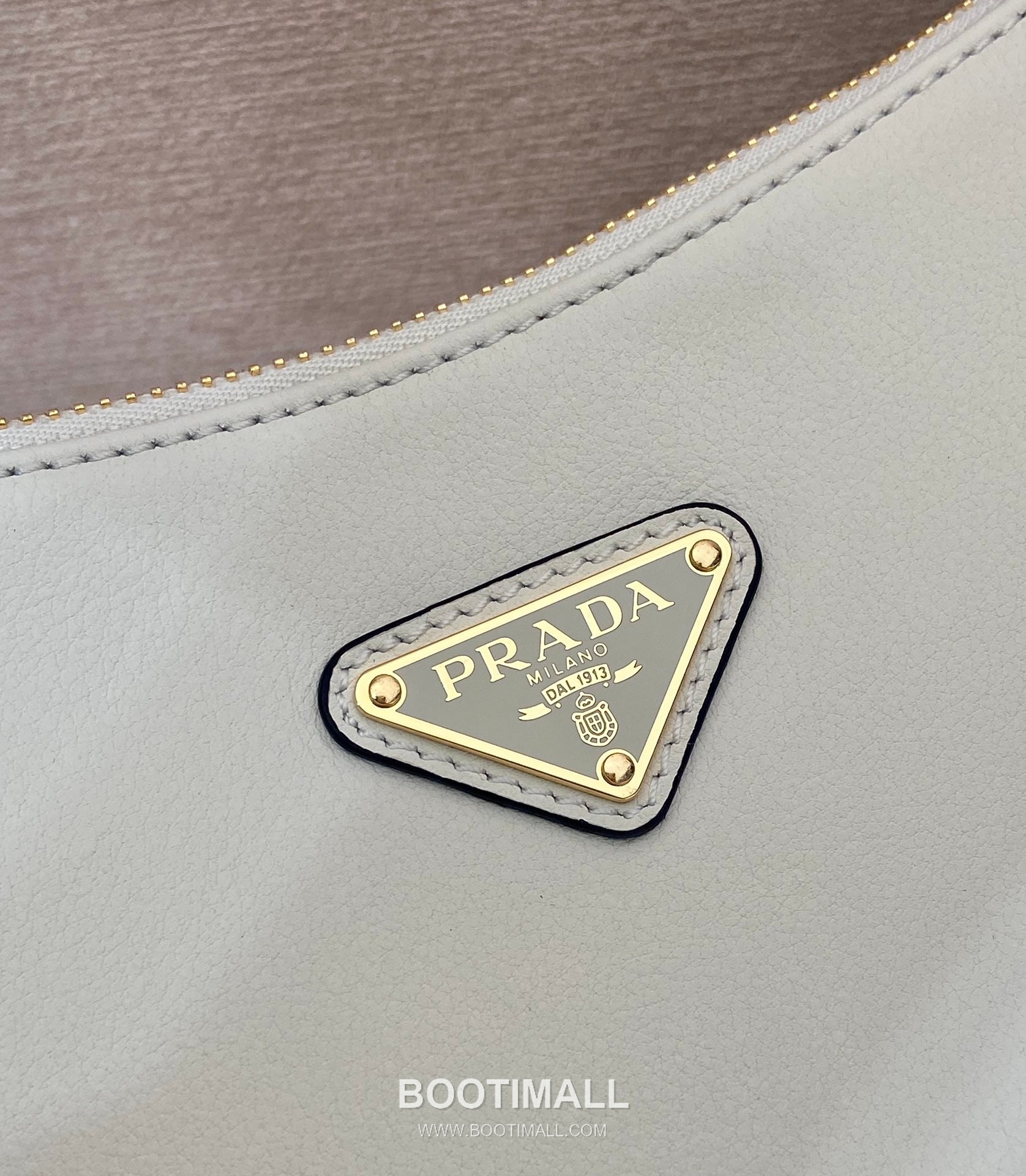 Prada Aimee Calfskin Hobo Shoulder Bag with Triangle Logo Detail 프라다 에이미 카프스킨 호보 숄더백 트라이앵글 로고 디테일 1BC229 31cm 7