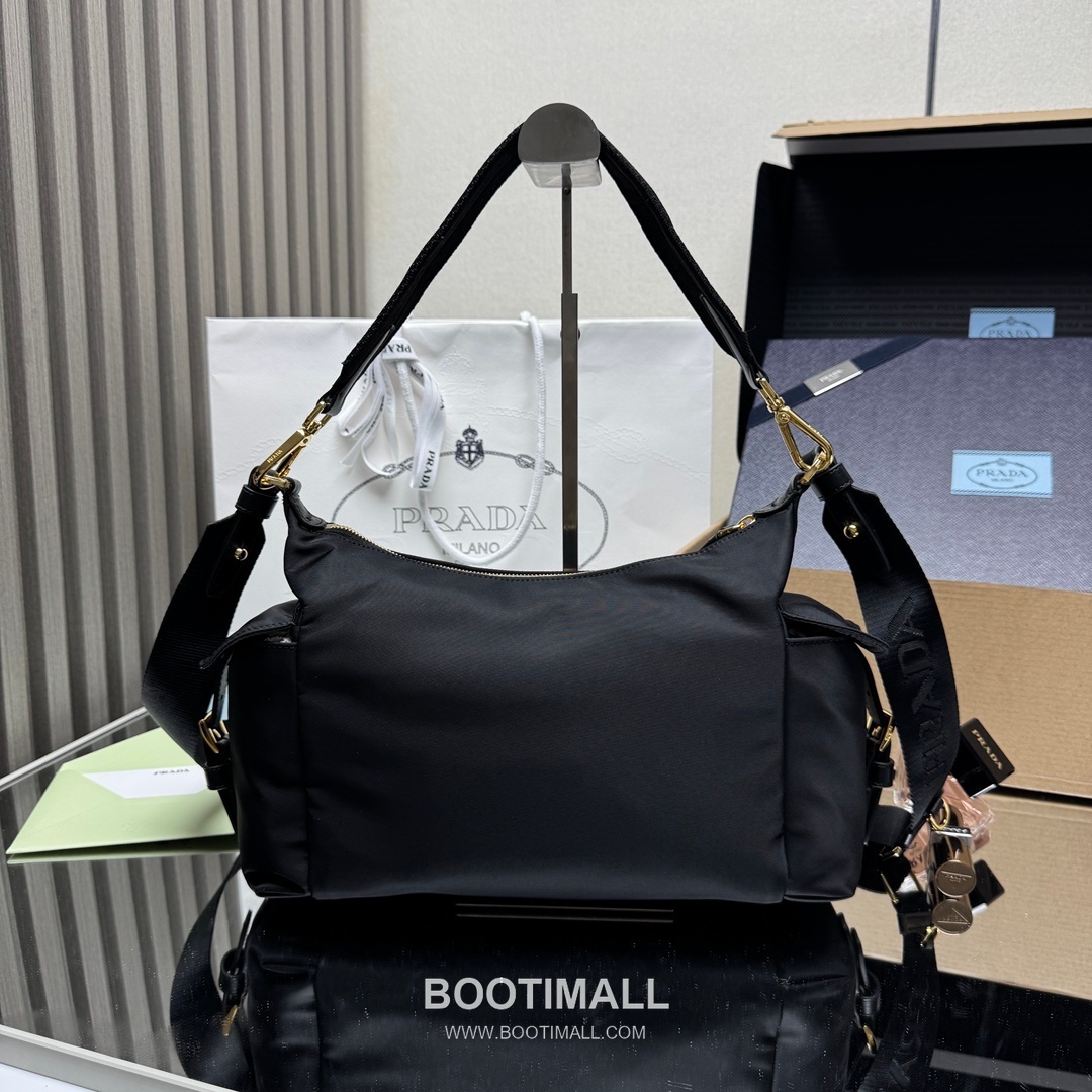 Prada Re-Nylon Calfskin Explorer Crossbody Bag with Dual Strap Pocket Detail 프라다 리나일론 카프스킨 익스플로러 크로스바디 백 듀얼 스트랩 포켓 디테일 1BC264 32cm 2