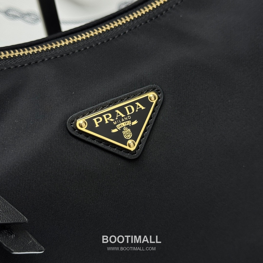 Prada Re-Nylon Calfskin Explorer Crossbody Bag with Dual Strap Pocket Detail 프라다 리나일론 카프스킨 익스플로러 크로스바디 백 듀얼 스트랩 포켓 디테일 1BC264 32cm 5