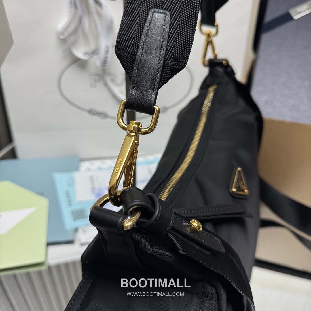 Prada Re-Nylon Calfskin Explorer Crossbody Bag with Dual Strap Pocket Detail 프라다 리나일론 카프스킨 익스플로러 크로스바디 백 듀얼 스트랩 포켓 디테일 1BC264 32cm 6