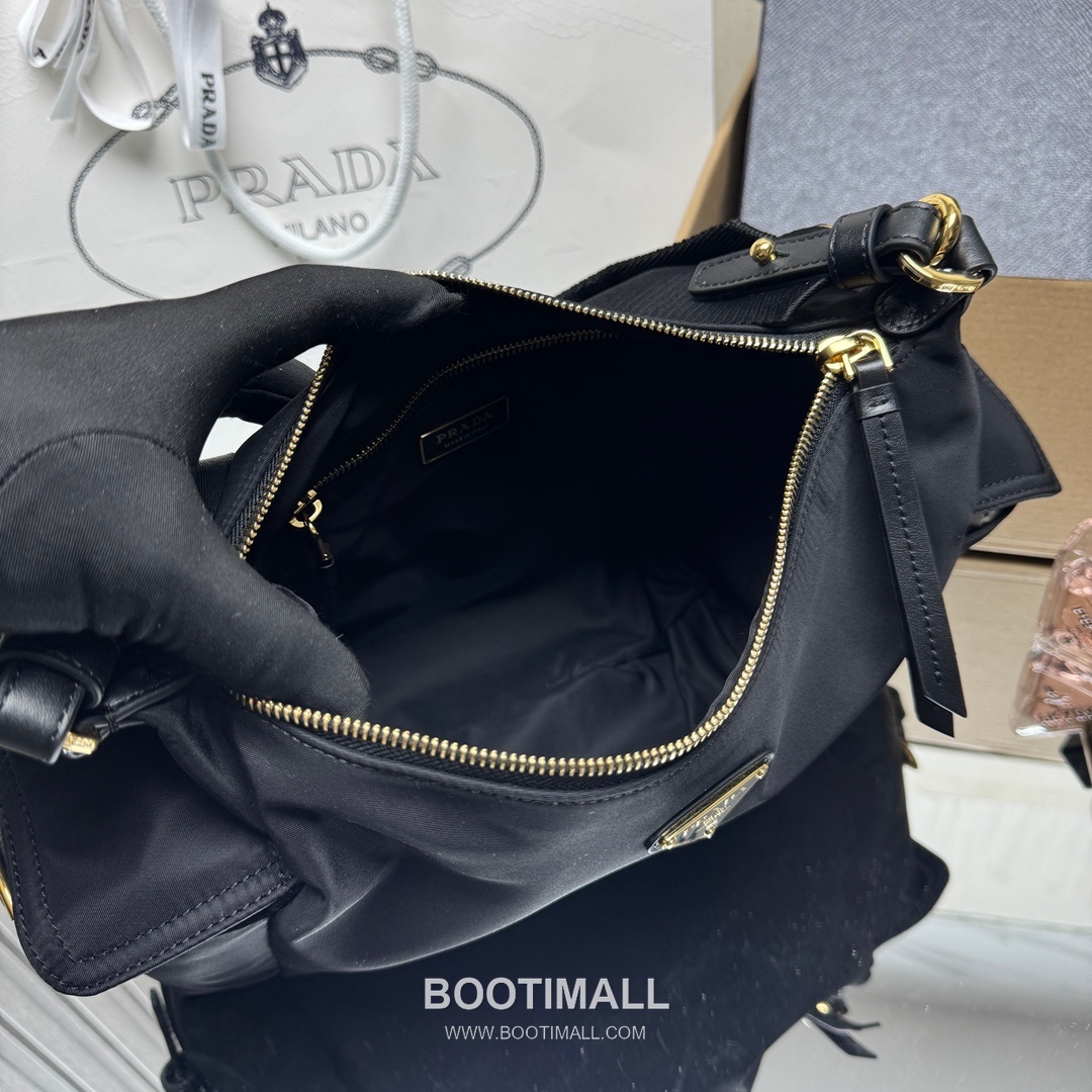 Prada Re-Nylon Calfskin Explorer Crossbody Bag with Dual Strap Pocket Detail 프라다 리나일론 카프스킨 익스플로러 크로스바디 백 듀얼 스트랩 포켓 디테일 1BC264 32cm 8