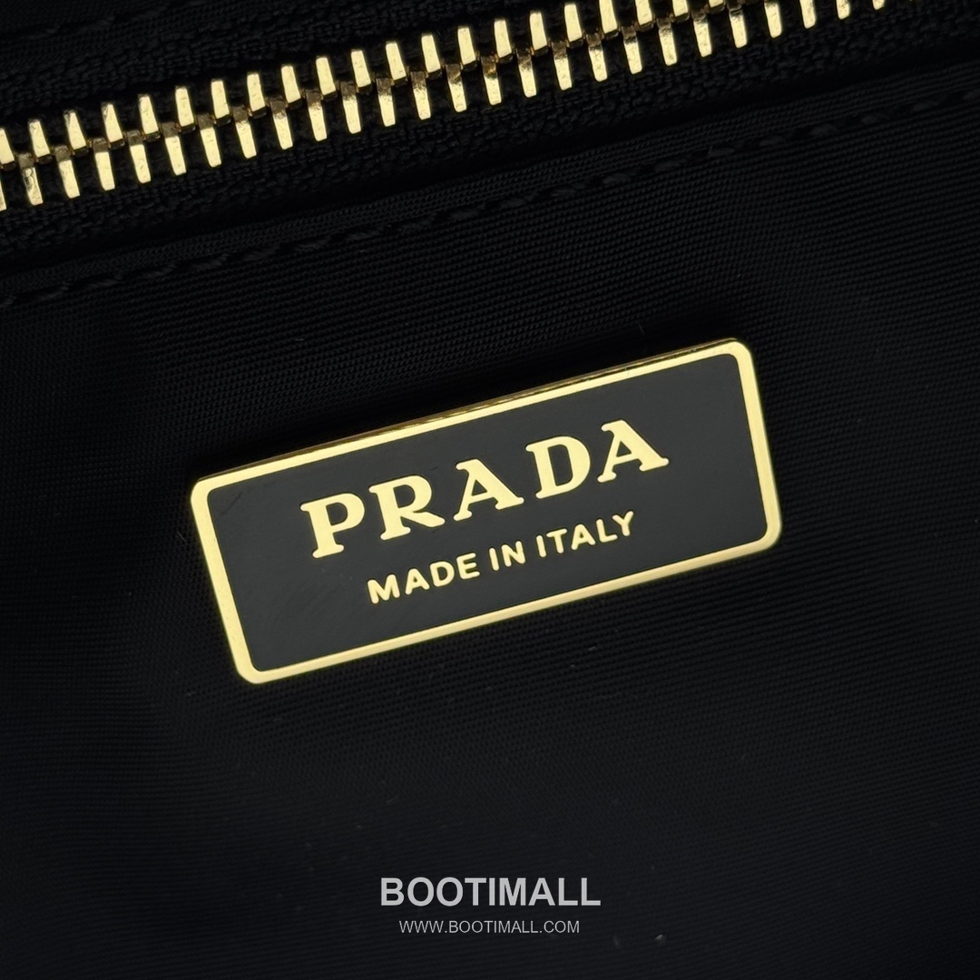 Prada Re-Nylon Calfskin Explorer Crossbody Bag with Dual Strap Pocket Detail 프라다 리나일론 카프스킨 익스플로러 크로스바디 백 듀얼 스트랩 포켓 디테일 1BC264 32cm 9
