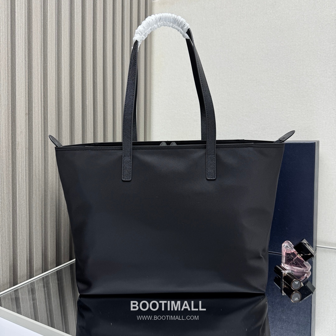 Prada Re-Nylon Saffiano Leather Handle Tote Bag with Front Pocket Detail 프라다 리나일론 사피아노 가죽 핸들 토트백 프론트 포켓 디테일 1BG052 35cm 2