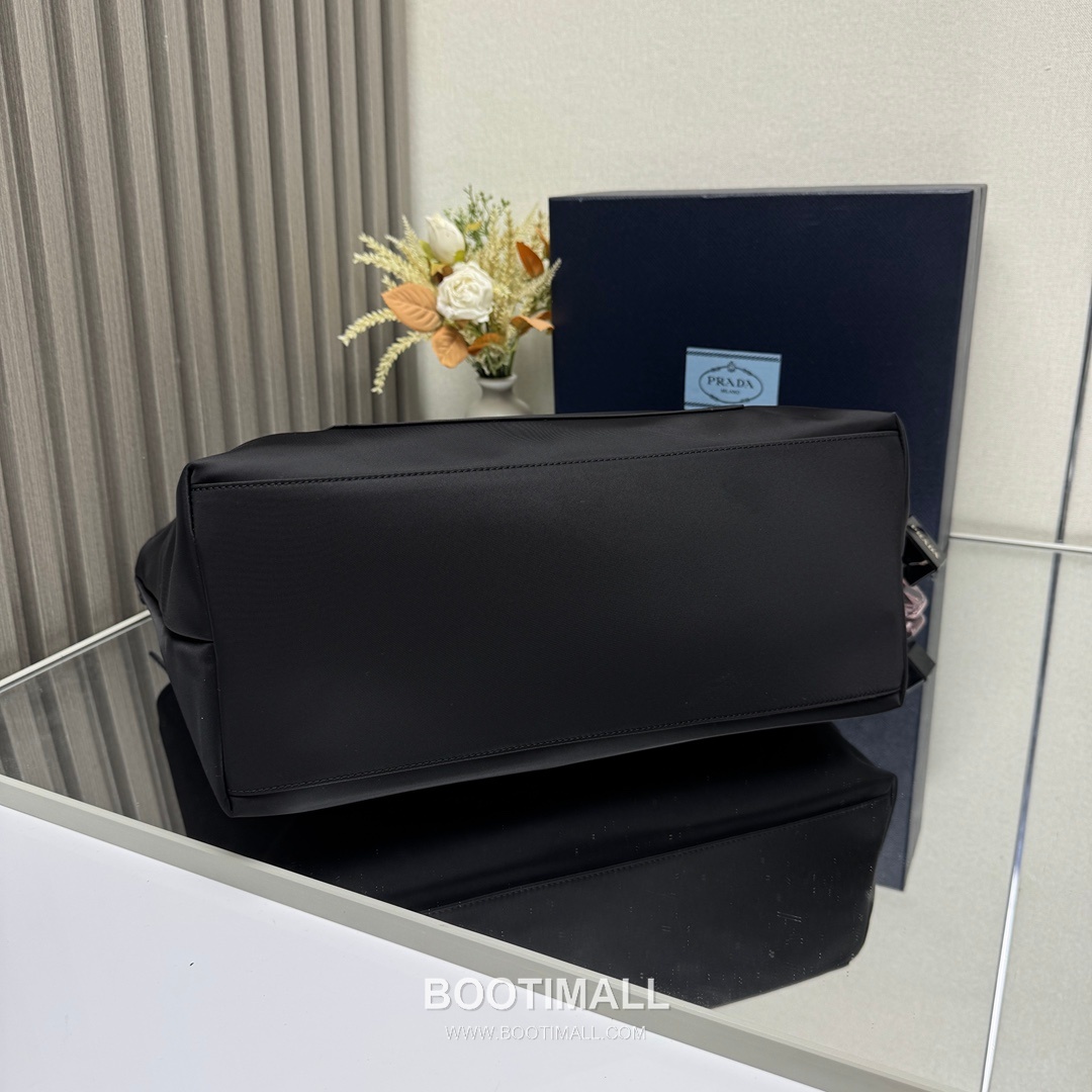 Prada Re-Nylon Saffiano Leather Handle Tote Bag with Front Pocket Detail 프라다 리나일론 사피아노 가죽 핸들 토트백 프론트 포켓 디테일 1BG052 35cm 4