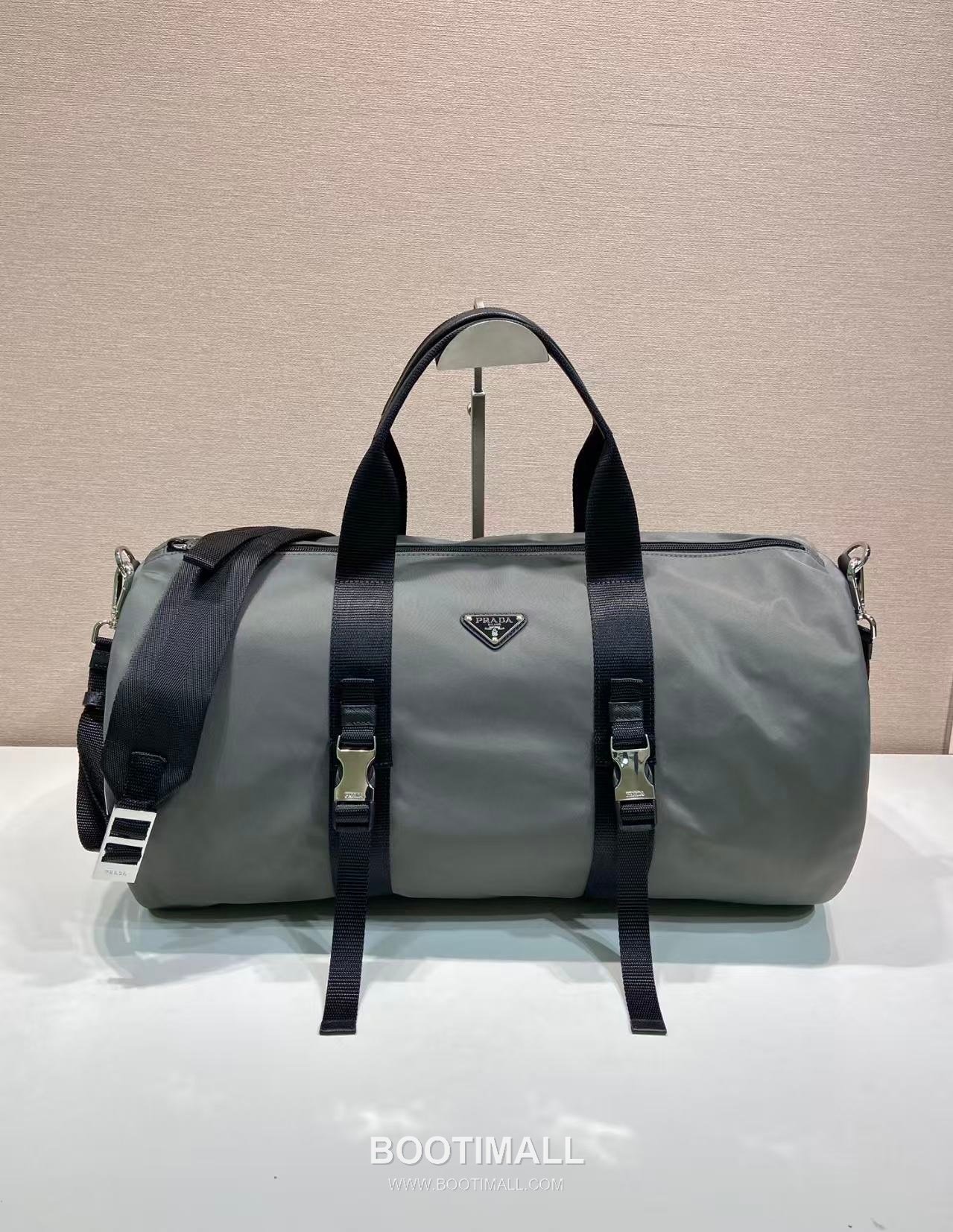 Prada Parachute Fabric Travel Duffle Bag with Dual Zip Pocket Detail 프라다 패러슈트 패브릭 트래블 더플백 듀얼 지퍼 포켓 디테일 2VC015 50cm 1