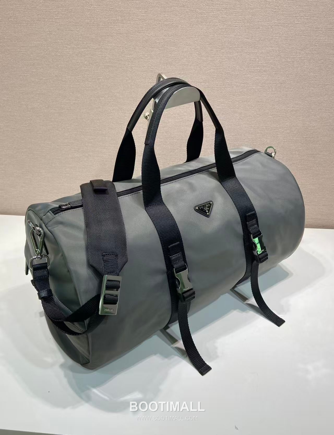 Prada Parachute Fabric Travel Duffle Bag with Dual Zip Pocket Detail 프라다 패러슈트 패브릭 트래블 더플백 듀얼 지퍼 포켓 디테일 2VC015 50cm 2