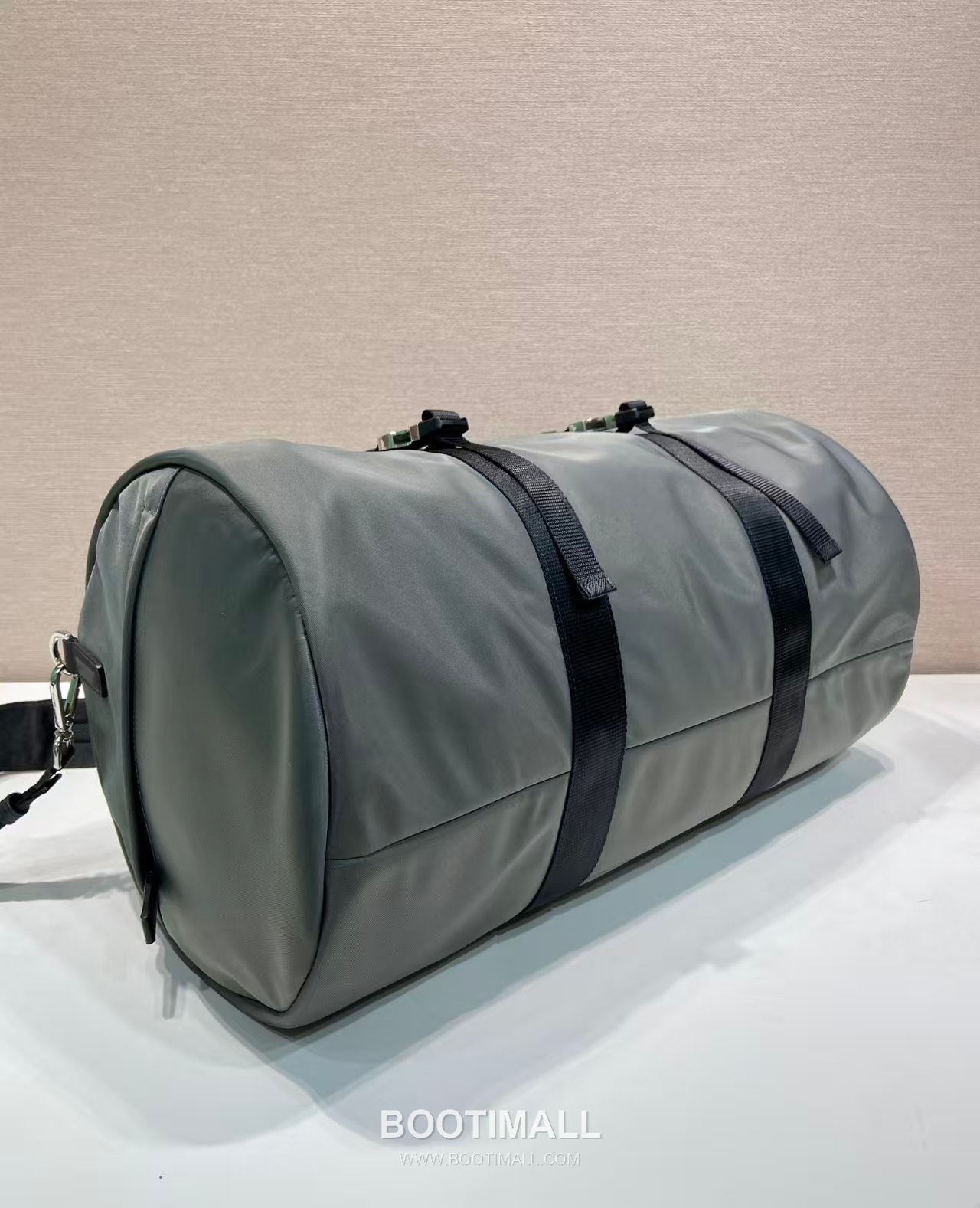 Prada Parachute Fabric Travel Duffle Bag with Dual Zip Pocket Detail 프라다 패러슈트 패브릭 트래블 더플백 듀얼 지퍼 포켓 디테일 2VC015 50cm 6