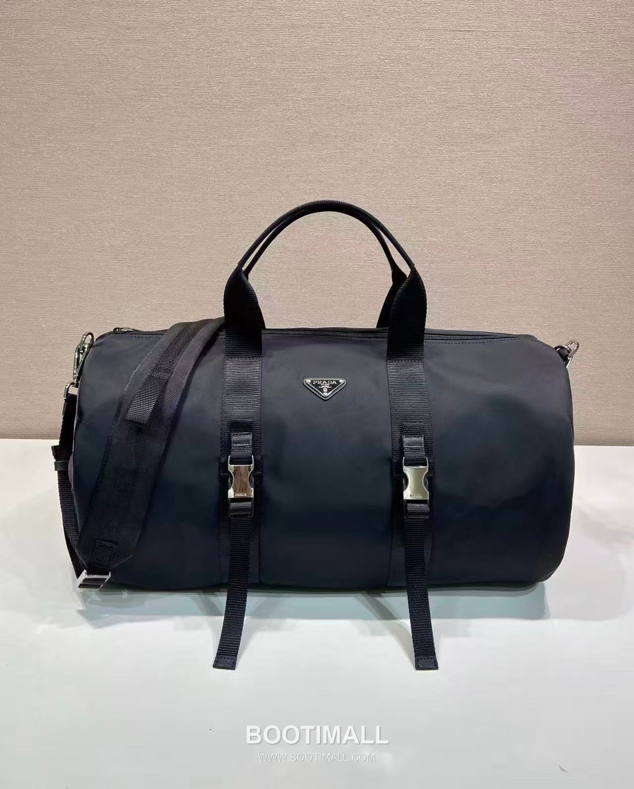 Prada Parachute Fabric Travel Duffle Bag with Dual Zip Pocket Detail 프라다 패러슈트 패브릭 트래블 더플백 듀얼 지퍼 포켓 디테일 2VC015 50cm 1
