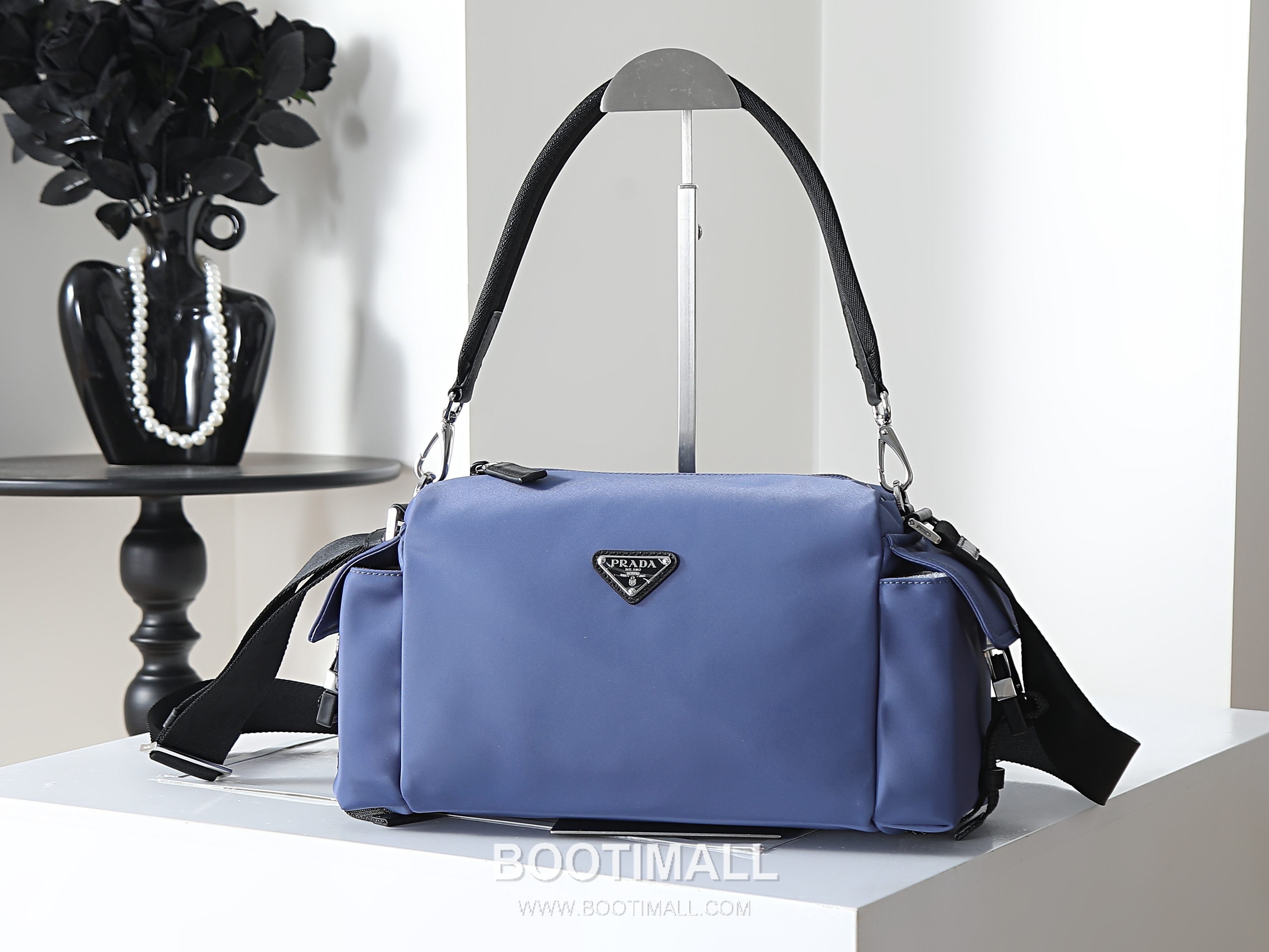 Prada Re-Nylon Explorer Crossbody Bag with Dual Zip Pocket and Strap Detail 프라다 리나일론 익스플로러 크로스바디 백 듀얼 지퍼 포켓 스트랩 디테일 2VH206 31cm 1