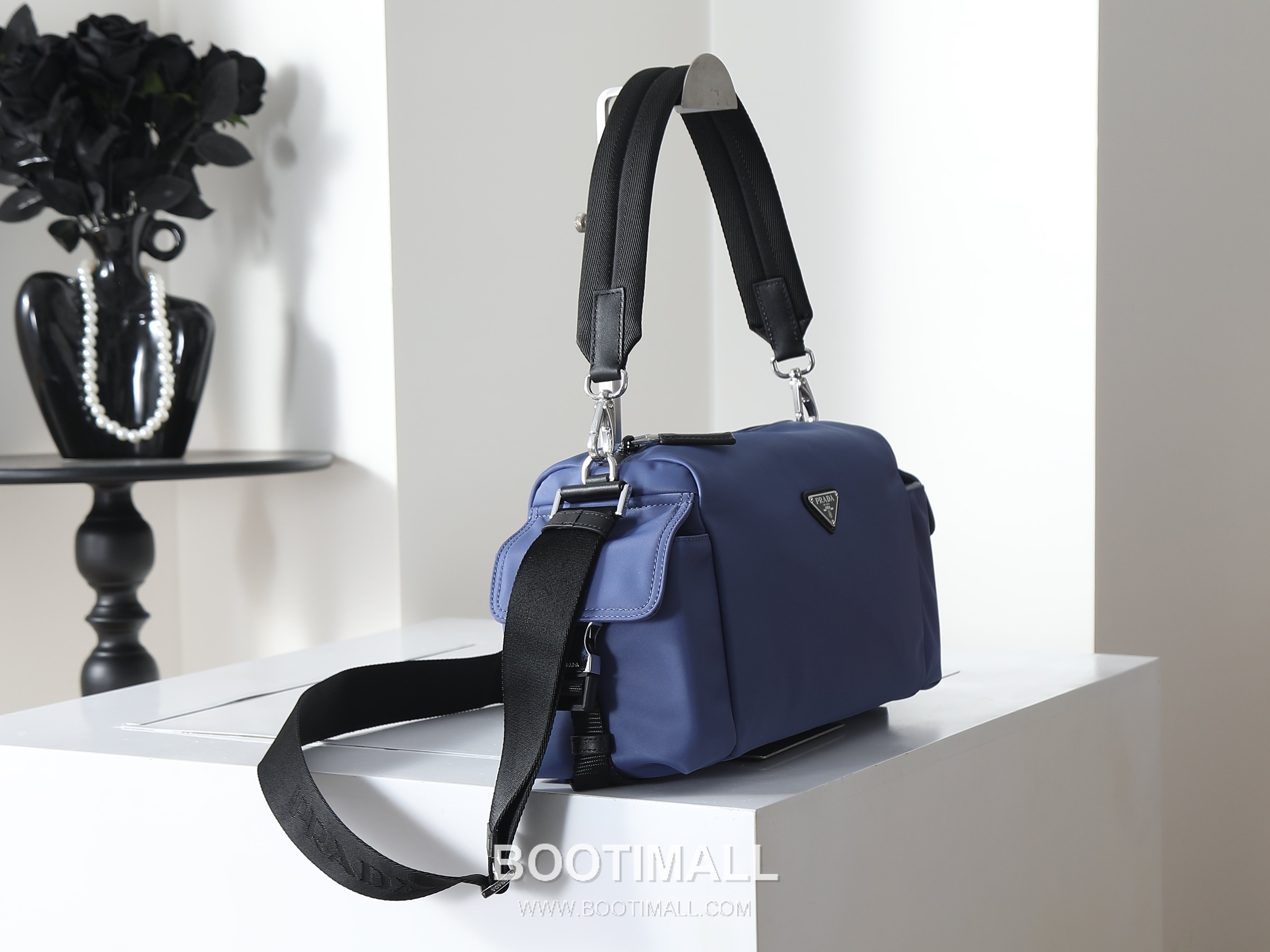 Prada Re-Nylon Explorer Crossbody Bag with Dual Zip Pocket and Strap Detail 프라다 리나일론 익스플로러 크로스바디 백 듀얼 지퍼 포켓 스트랩 디테일 2VH206 31cm 2