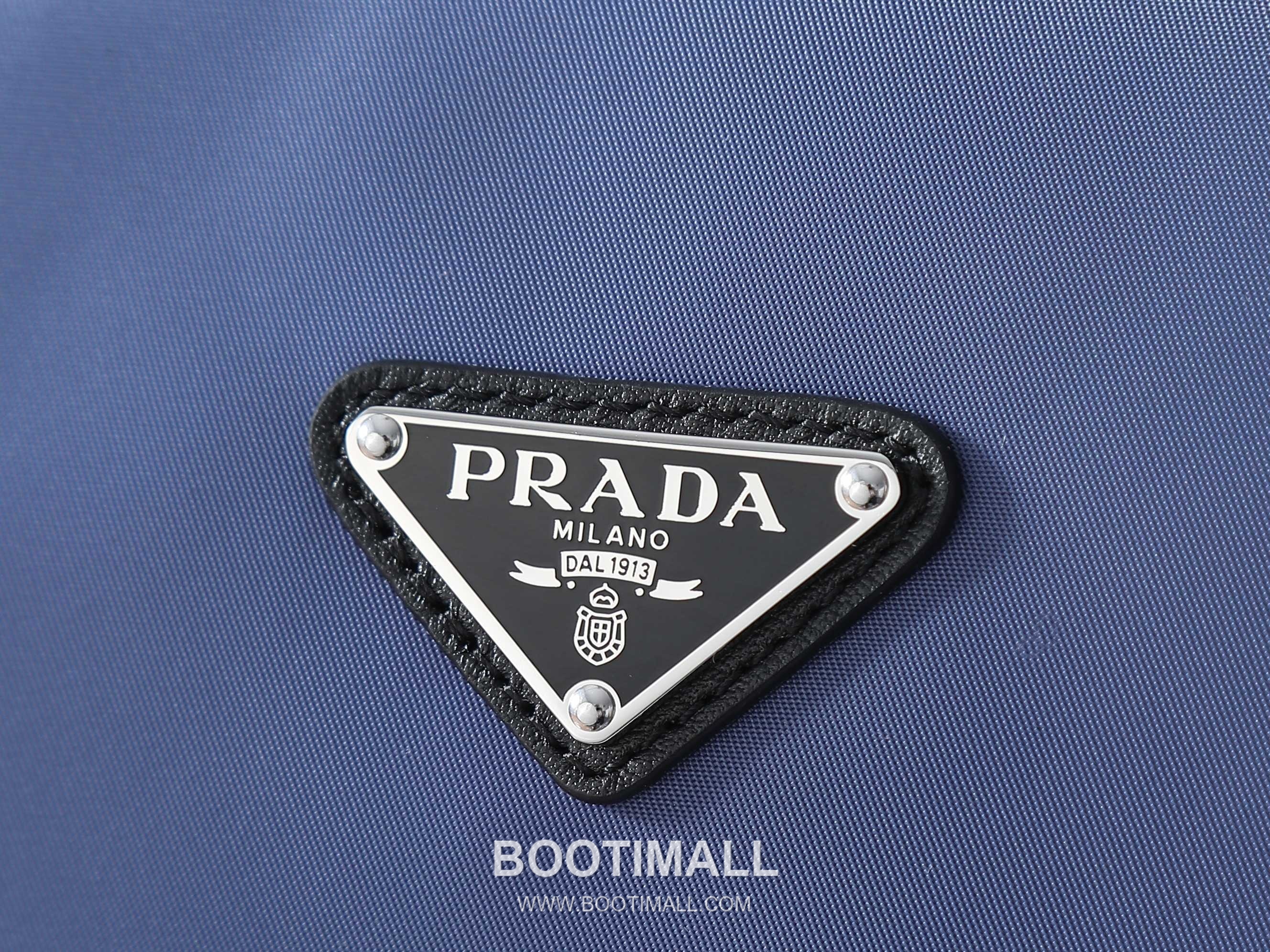 Prada Re-Nylon Explorer Crossbody Bag with Dual Zip Pocket and Strap Detail 프라다 리나일론 익스플로러 크로스바디 백 듀얼 지퍼 포켓 스트랩 디테일 2VH206 31cm 4