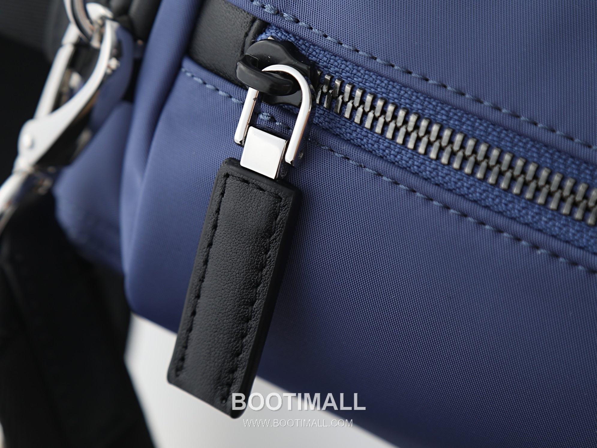 Prada Re-Nylon Explorer Crossbody Bag with Dual Zip Pocket and Strap Detail 프라다 리나일론 익스플로러 크로스바디 백 듀얼 지퍼 포켓 스트랩 디테일 2VH206 31cm 6