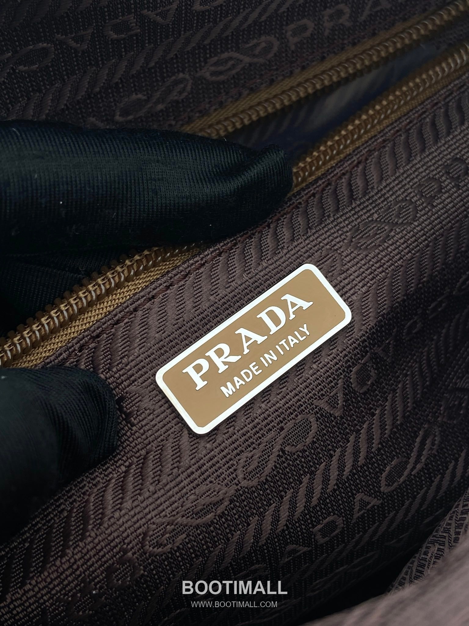 Prada Re-Nylon Calfskin Trim Multi Pouch Shoulder Bag with Detachable Mini Pouch 프라다 리나일론 카프스킨 트림 멀티 파우치 숄더백 탈부착 미니 파우치 1BC167 23cm 9