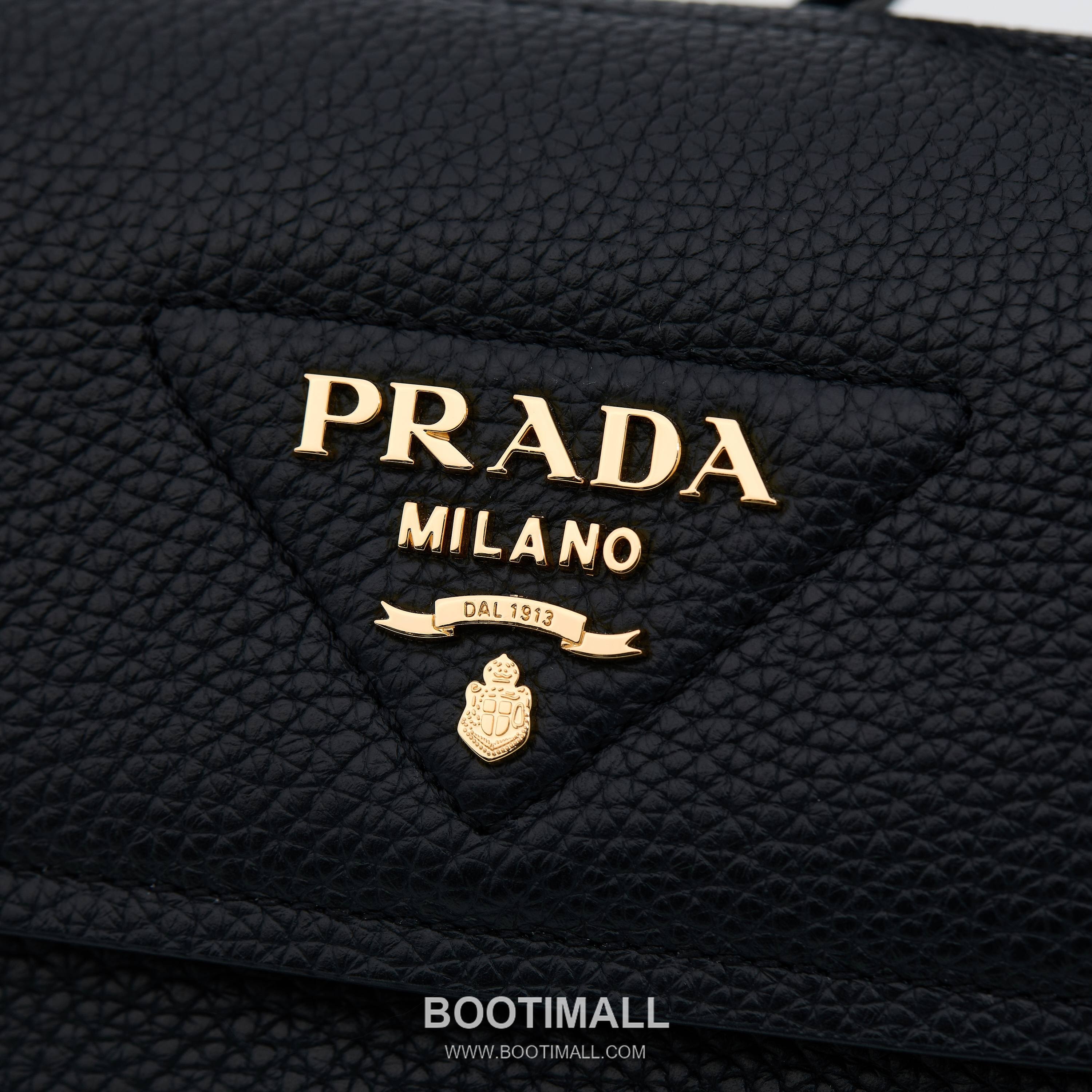 Prada Grain Leather Shoulder Bag with Metal Letter Logo Detail 프라다 그레인 가죽 숄더백 메탈 레터 로고 디테일 1BN022 26cm 5