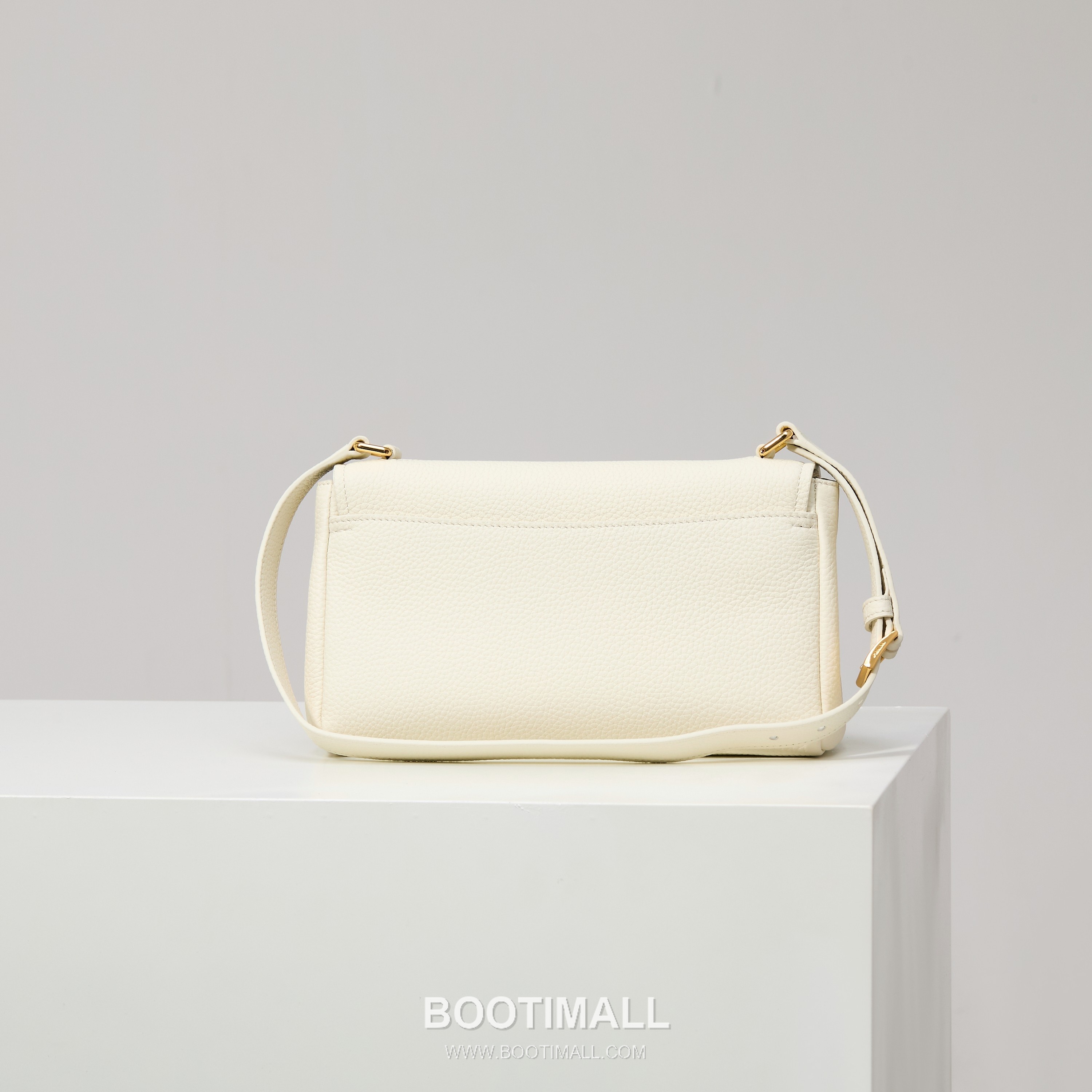 Prada Grain Leather Shoulder Bag with Metal Letter Logo Detail 프라다 그레인 가죽 숄더백 메탈 레터 로고 디테일 1BN022 26cm 2