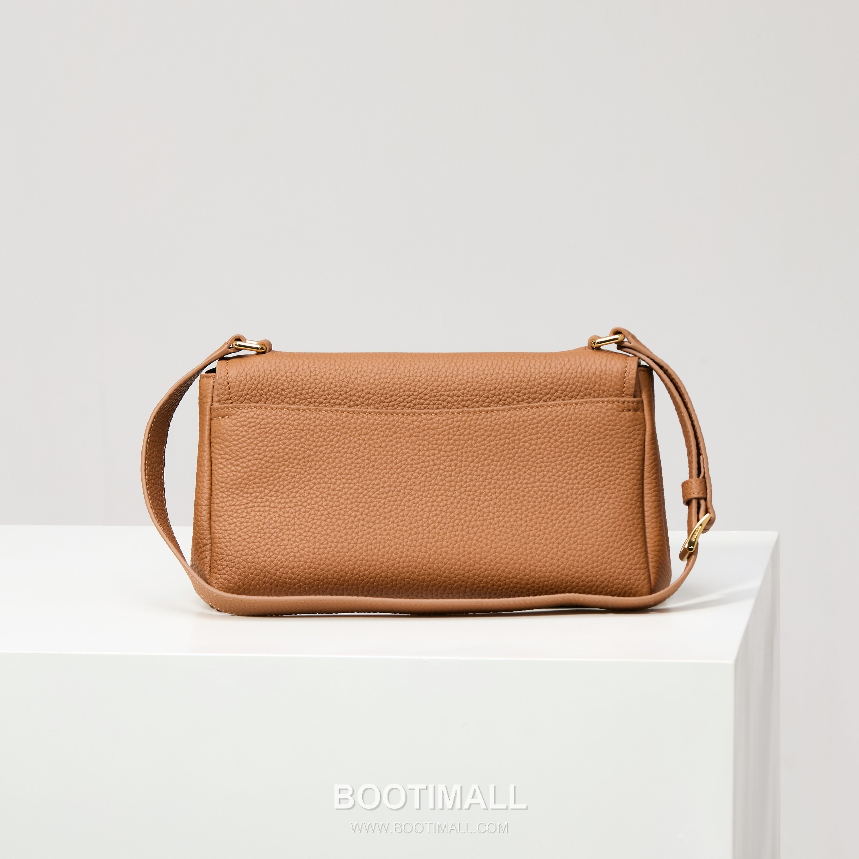 Prada Grain Leather Shoulder Bag with Metal Letter Logo Detail 프라다 그레인 가죽 숄더백 메탈 레터 로고 디테일 1BN022 26cm 2