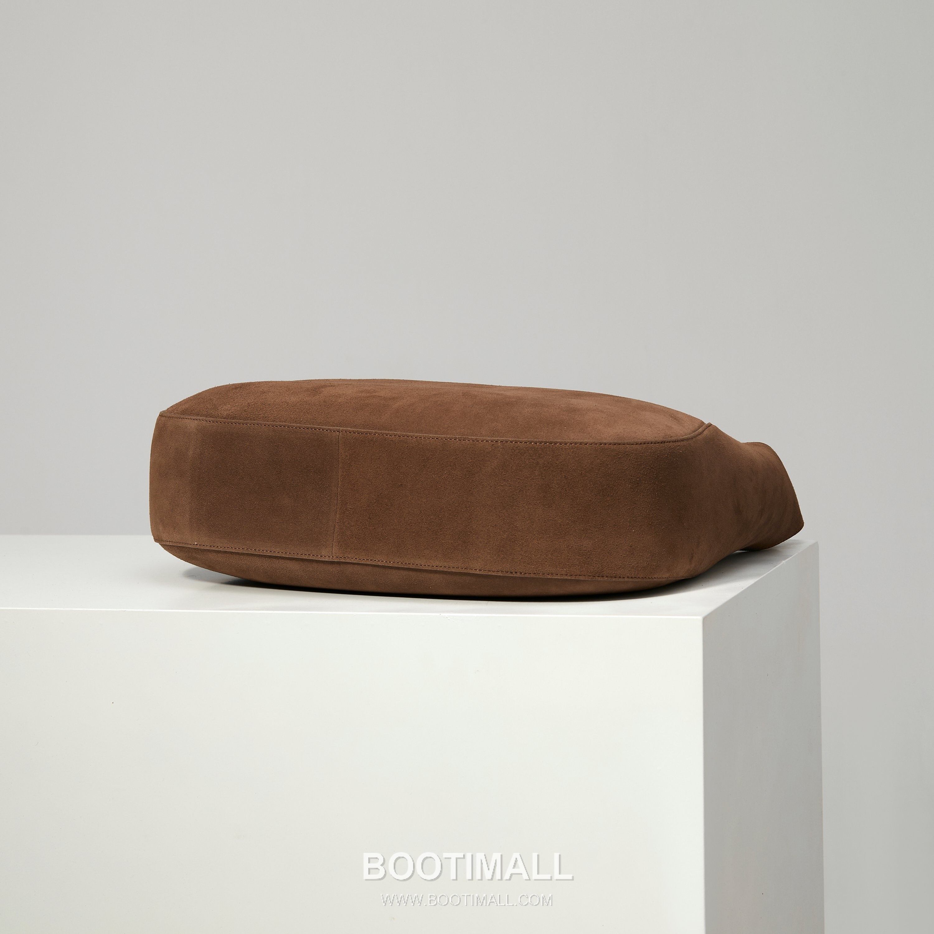 Prada Cleo Suede Leather Crossbody Bag with Shoulder Strap Detail 프라다 클레오 스웨이드 레더 크로스바디 숄더백 스트랩 디테일 1BC181 40cm 4