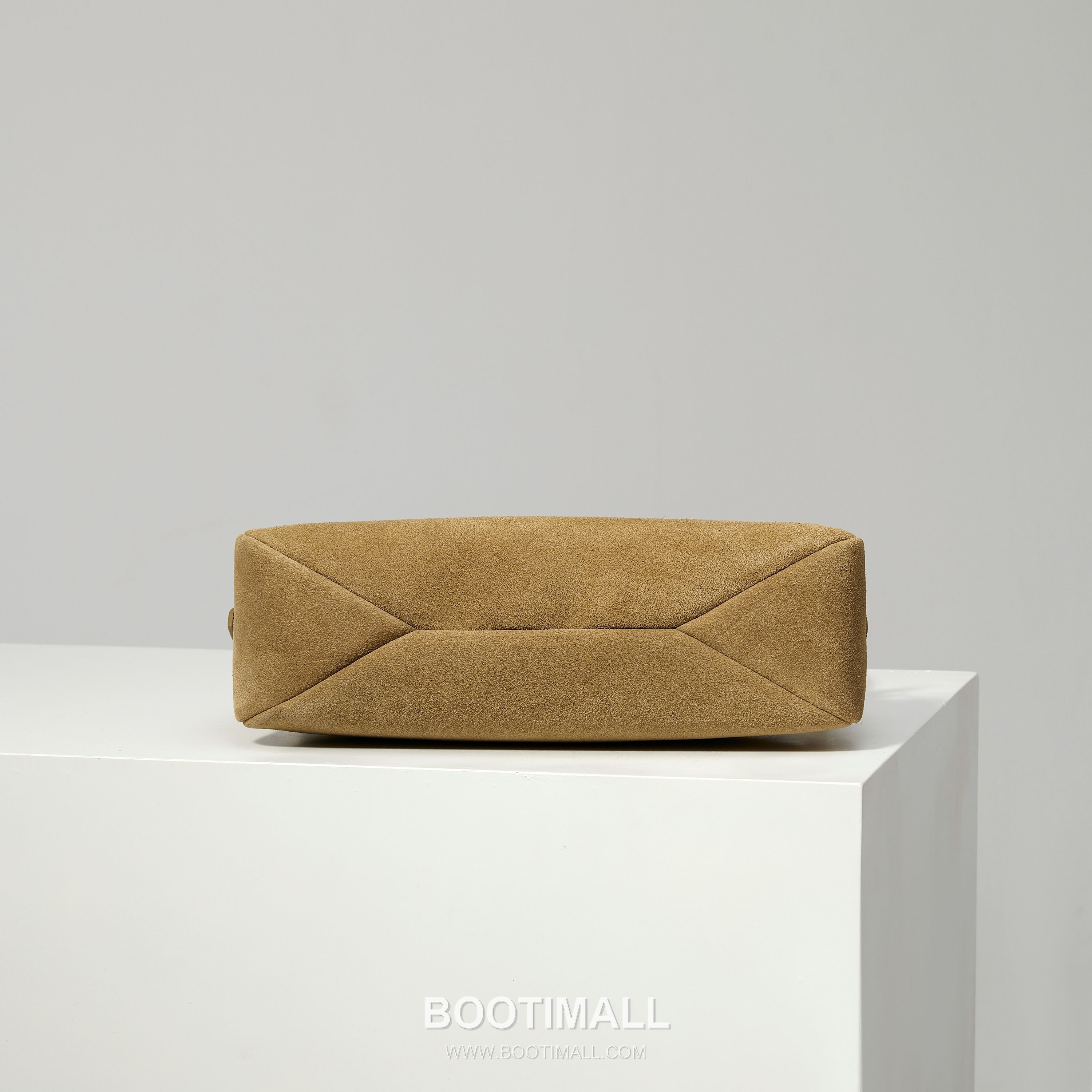 Prada Aimee Suede Leather Hobo Shoulder Bag with Zip Closure and Logo Detail 프라다 에이미 스웨이드 레더 호보 숄더백 지퍼 클로저 로고 디테일 1BC229 31cm 4