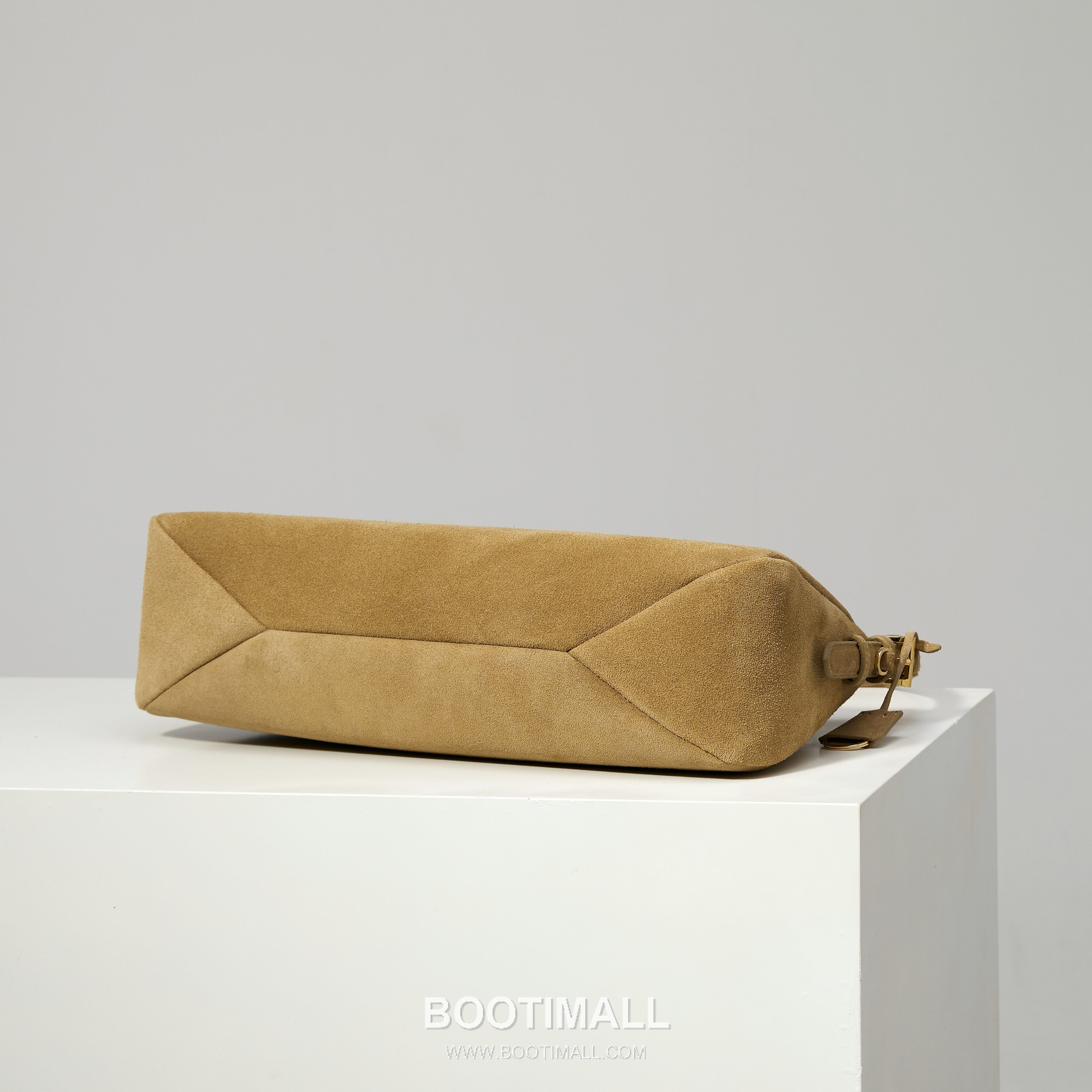 Prada Aimee Suede Leather Hobo Shoulder Bag with Zip Closure and Keyring Detail 프라다 에이미 스웨이드 레더 호보 숄더백 지퍼 클로저 키링 디테일 1BC228 39cm 4