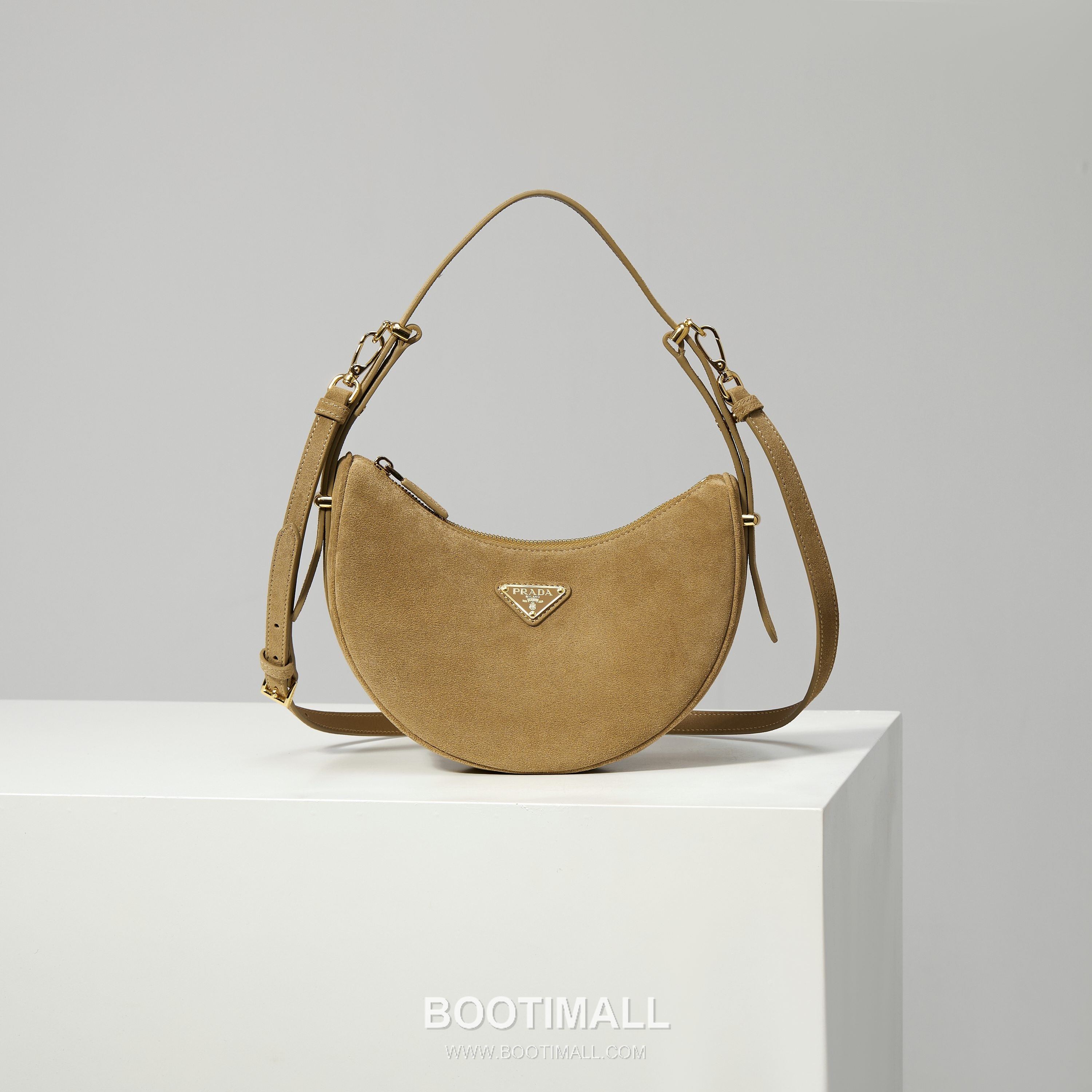 Prada Arque Suede Leather Shoulder Bag with Dual Strap Triangle Logo Detail 프라다 아르케 스웨이드 레더 숄더백 듀얼 스트랩 트라이앵글 로고 디테일 1BC194 22.5cm 1