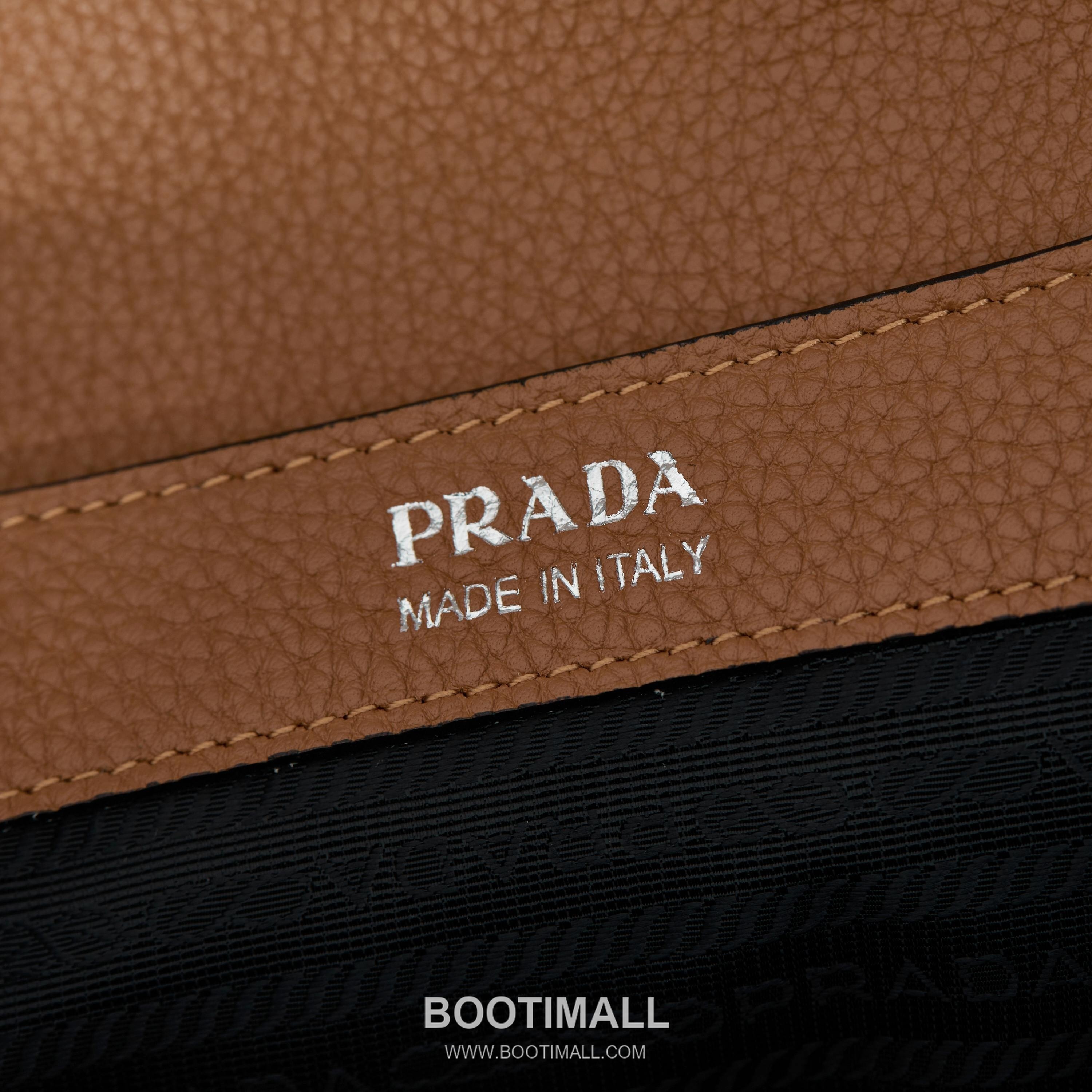 Prada Deer Grain Calfskin Crossbody Bag with Dual Adjustable Strap Detail 프라다 디어 그레인 카프스킨 크로스바디 백 듀얼 조절 스트랩 디테일 1BC170 32cm 8