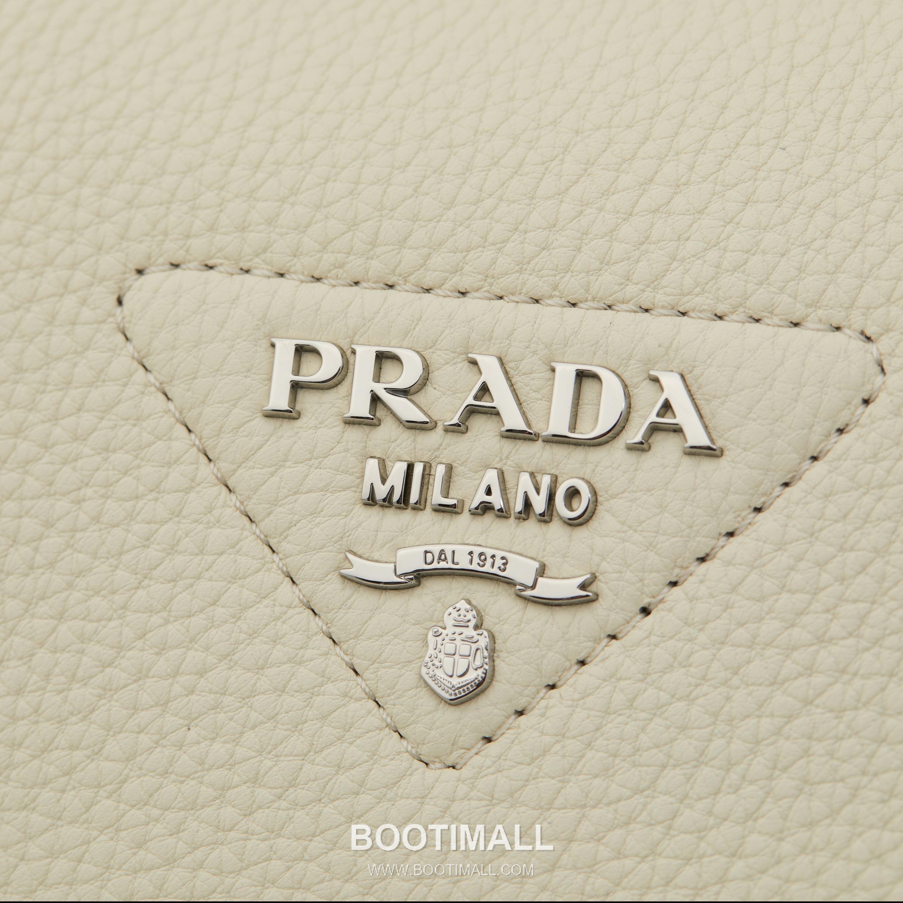 Prada Textured Leather Shoulder Bag with Dual Strap Zip Closure and Metal Logo Detail 프라다 텍스처드 레더 숄더백 듀얼 스트랩 지퍼 클로저 메탈 로고 디테일 1BC145 23cm 5