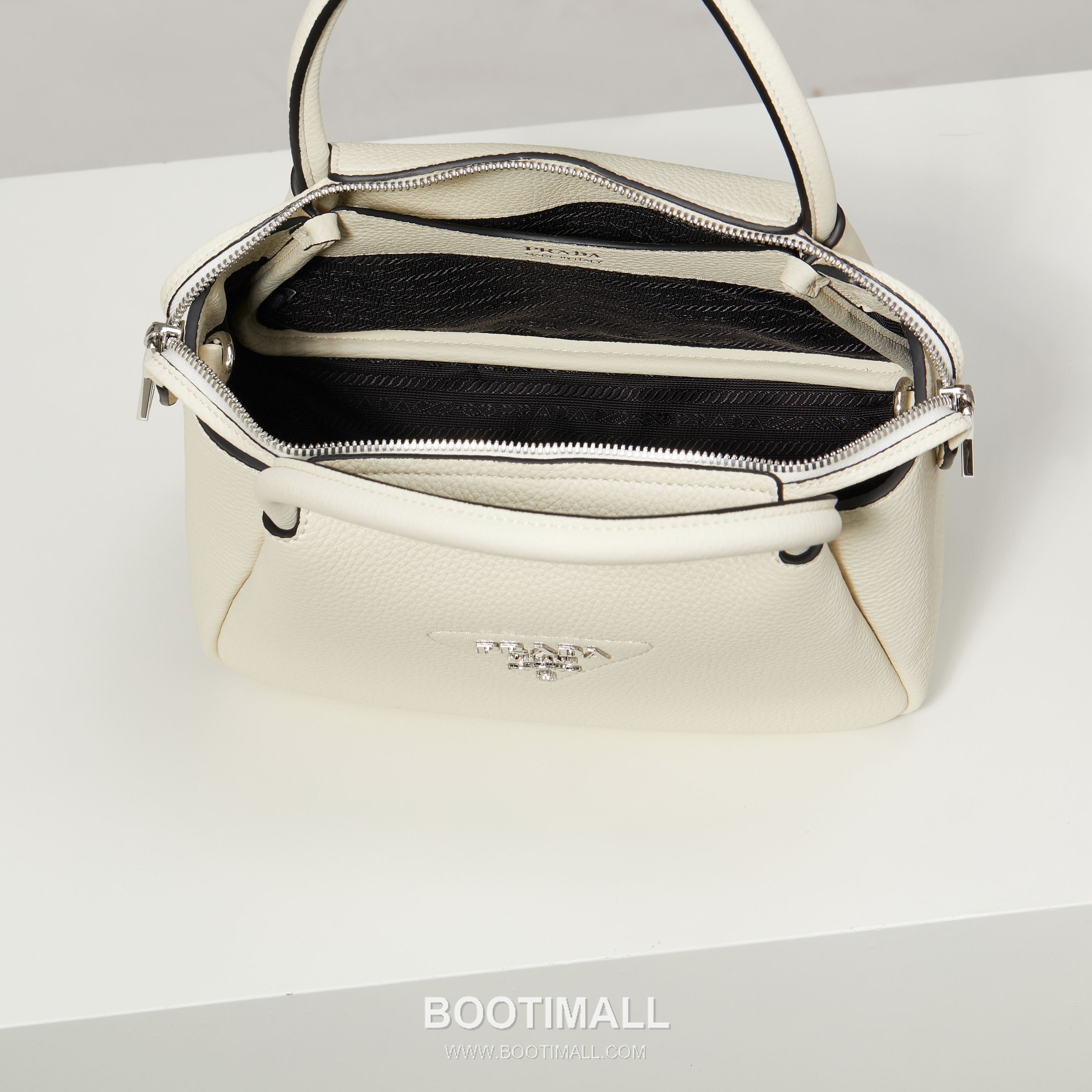 Prada Textured Leather Shoulder Bag with Dual Strap Zip Closure and Metal Logo Detail 프라다 텍스처드 레더 숄더백 듀얼 스트랩 지퍼 클로저 메탈 로고 디테일 1BC145 23cm 9