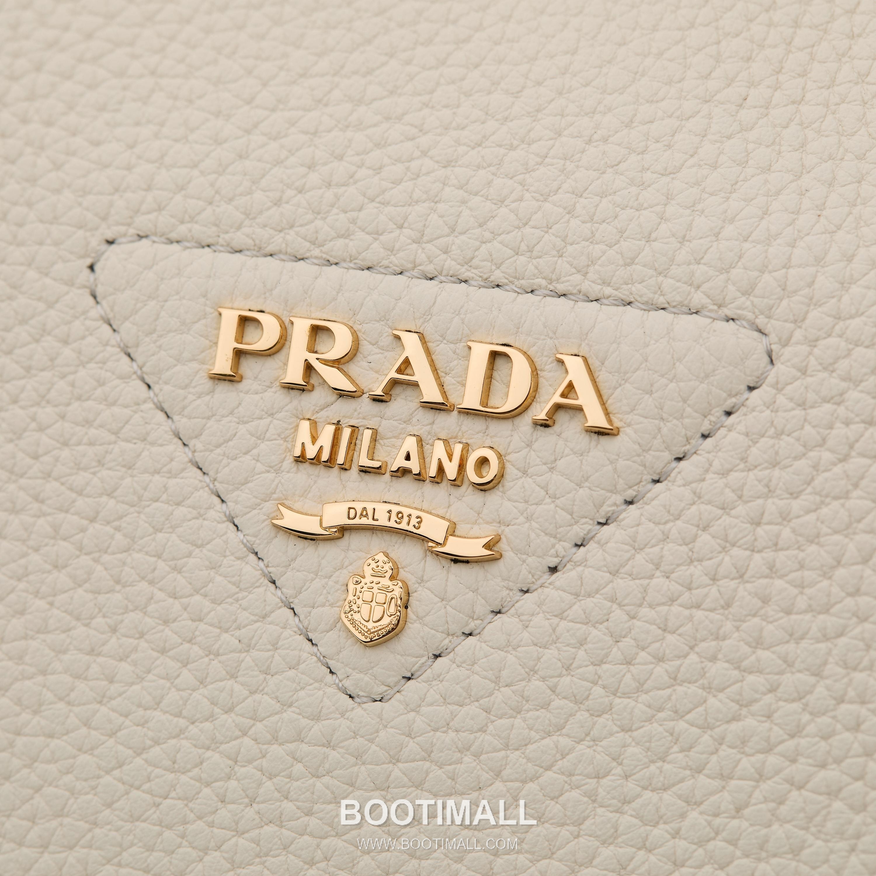 Prada Textured Leather Shoulder Bag with Dual Strap Zip Closure and Metal Logo Detail 프라다 텍스처드 레더 숄더백 듀얼 스트랩 지퍼 클로저 메탈 로고 디테일 1BC145 23cm 5