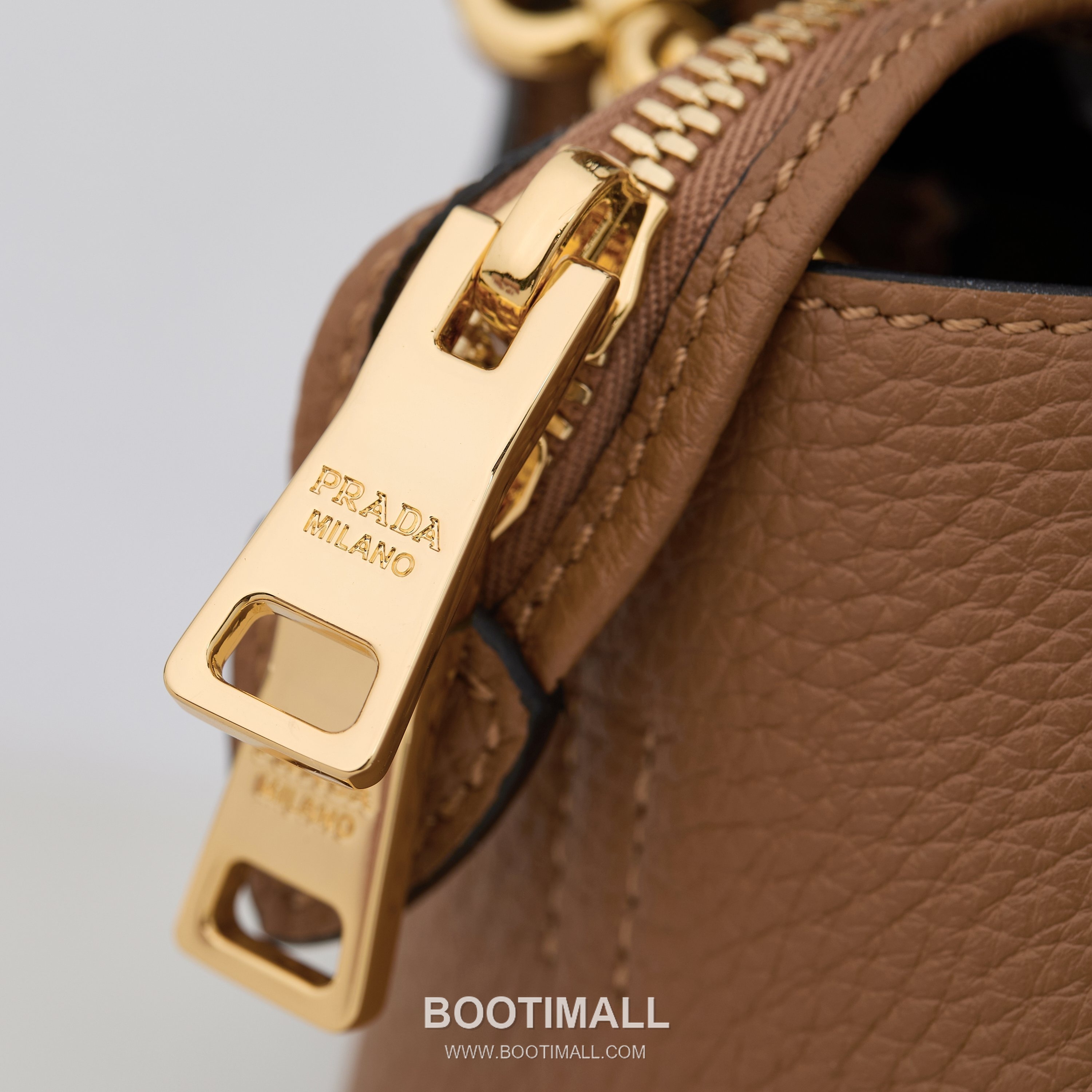 Prada Textured Leather Mini Top Handle Bag with Dual Strap Zip Closure and Logo Detail 프라다 텍스처드 레더 미니 탑핸들 숄더백 듀얼 스트랩 지퍼 클로저 로고 디테일 1BA362 18cm 7