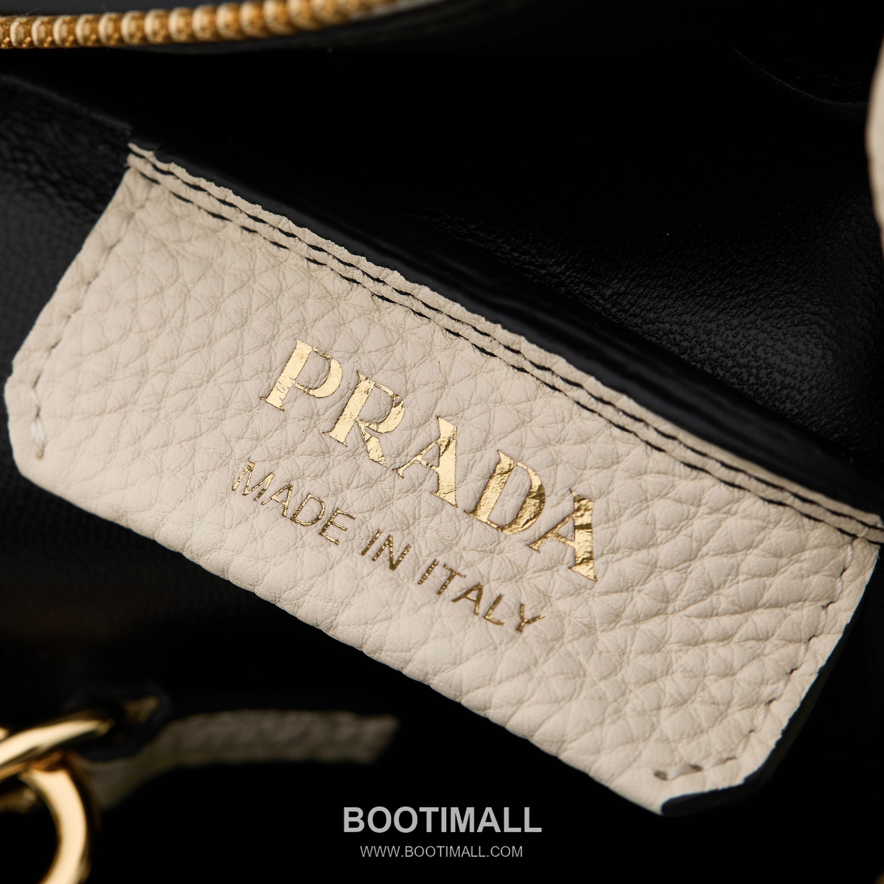 Prada Textured Leather Mini Top Handle Bag with Dual Strap Zip Closure and Logo Detail 프라다 텍스처드 레더 미니 탑핸들 숄더백 듀얼 스트랩 지퍼 클로저 로고 디테일 1BA362 18cm 8