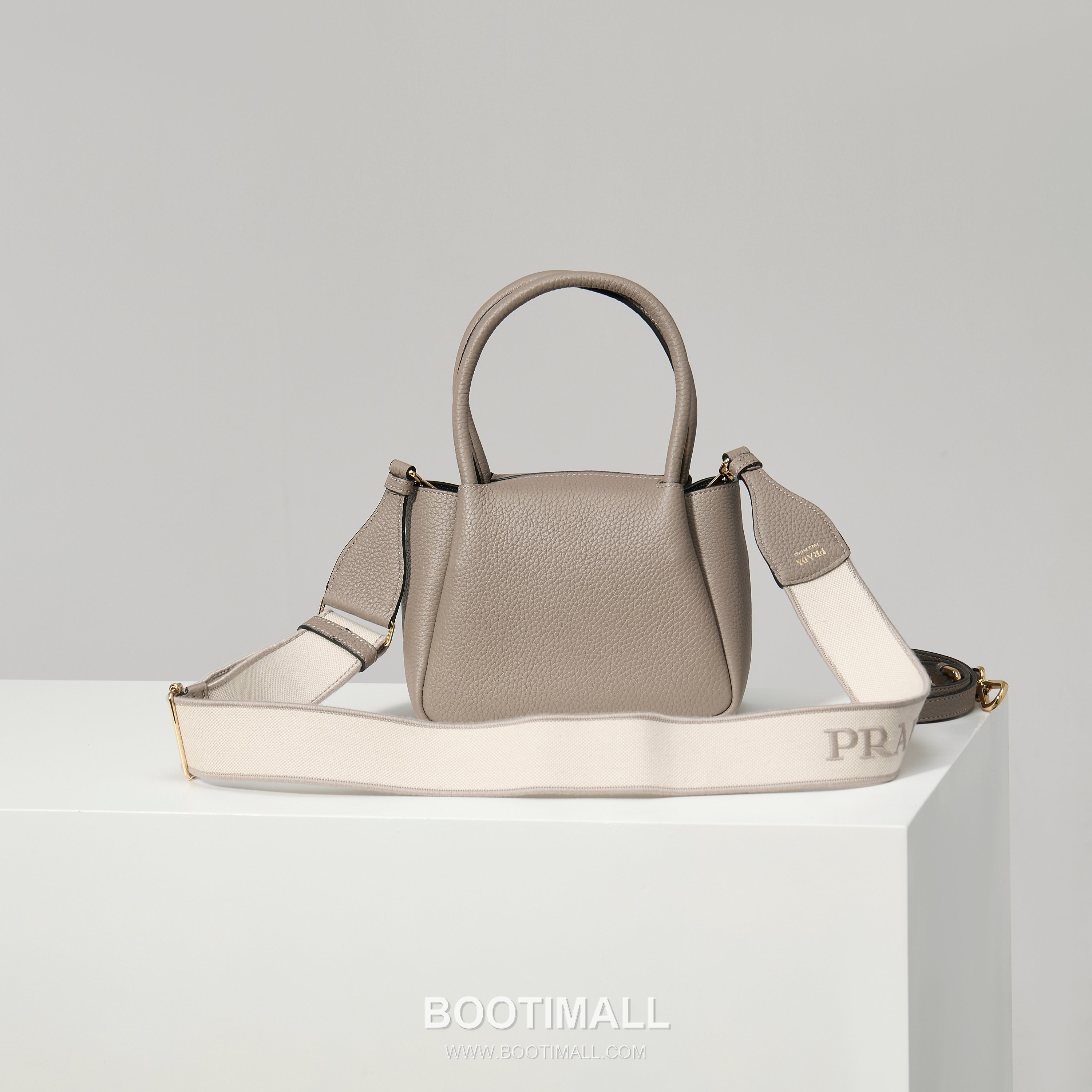 Prada Textured Leather Mini Top Handle Bag with Dual Strap Zip Closure and Logo Detail 프라다 텍스처드 레더 미니 탑핸들 숄더백 듀얼 스트랩 지퍼 클로저 로고 디테일 1BA362 18cm 2