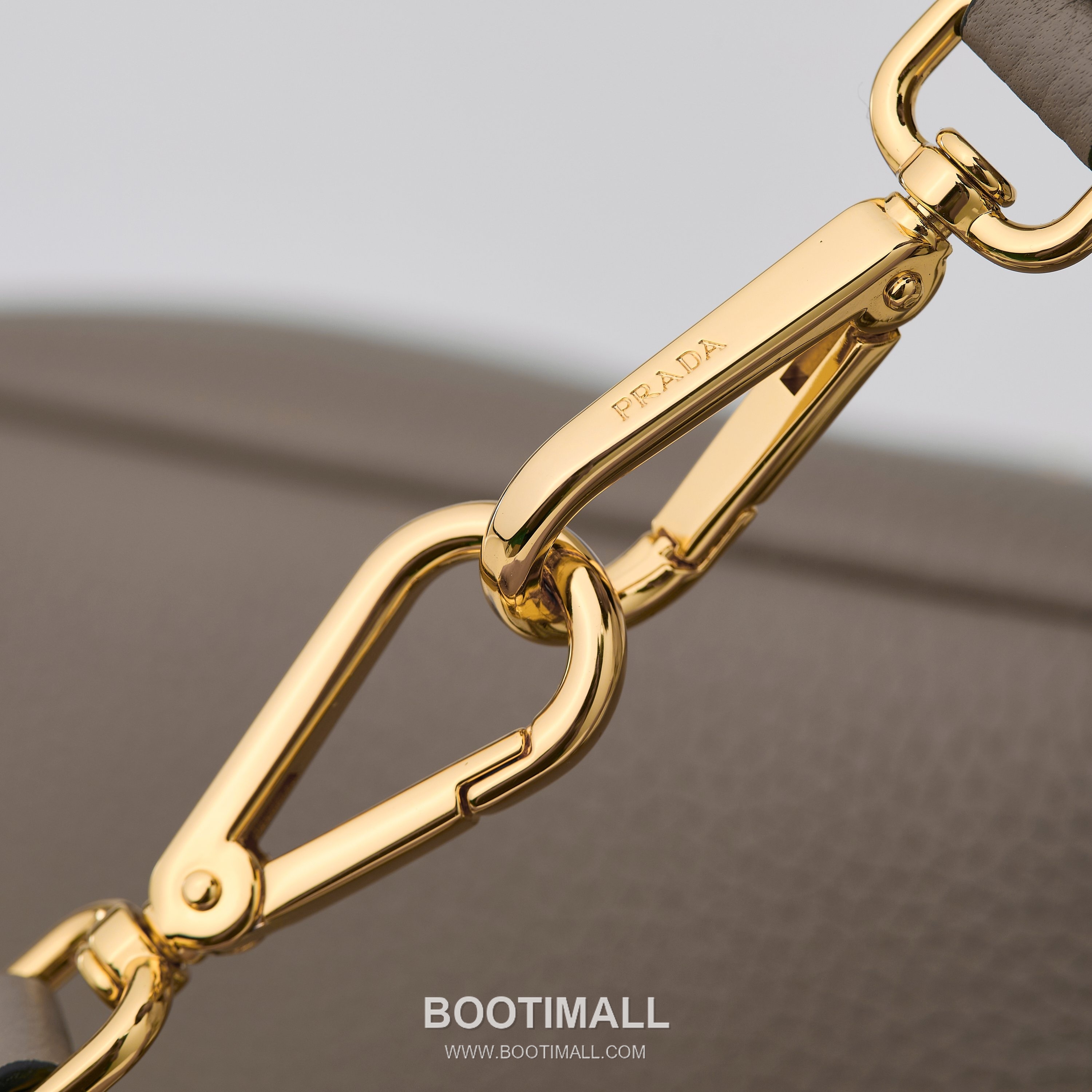 Prada Textured Leather Mini Top Handle Bag with Dual Strap Zip Closure and Logo Detail 프라다 텍스처드 레더 미니 탑핸들 숄더백 듀얼 스트랩 지퍼 클로저 로고 디테일 1BA362 18cm 6