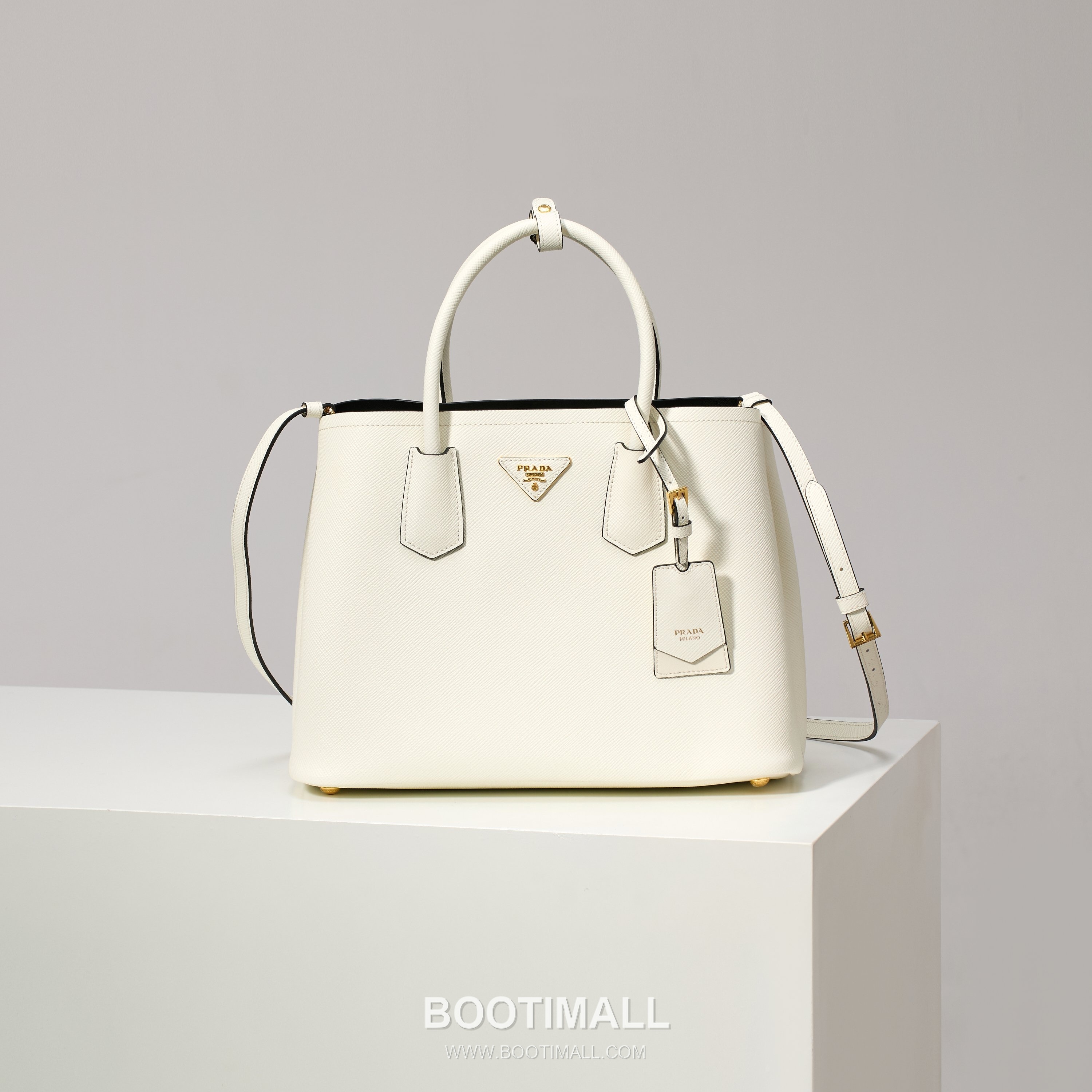 Prada Crossgrain Calfskin Tote Bag with Contrast Leather Interior and Top Handle Detail 프라다 크로스그레인 카프스킨 토트백 콘트라스트 레더 내부 탑핸들 디테일 1BG775 33cm 1