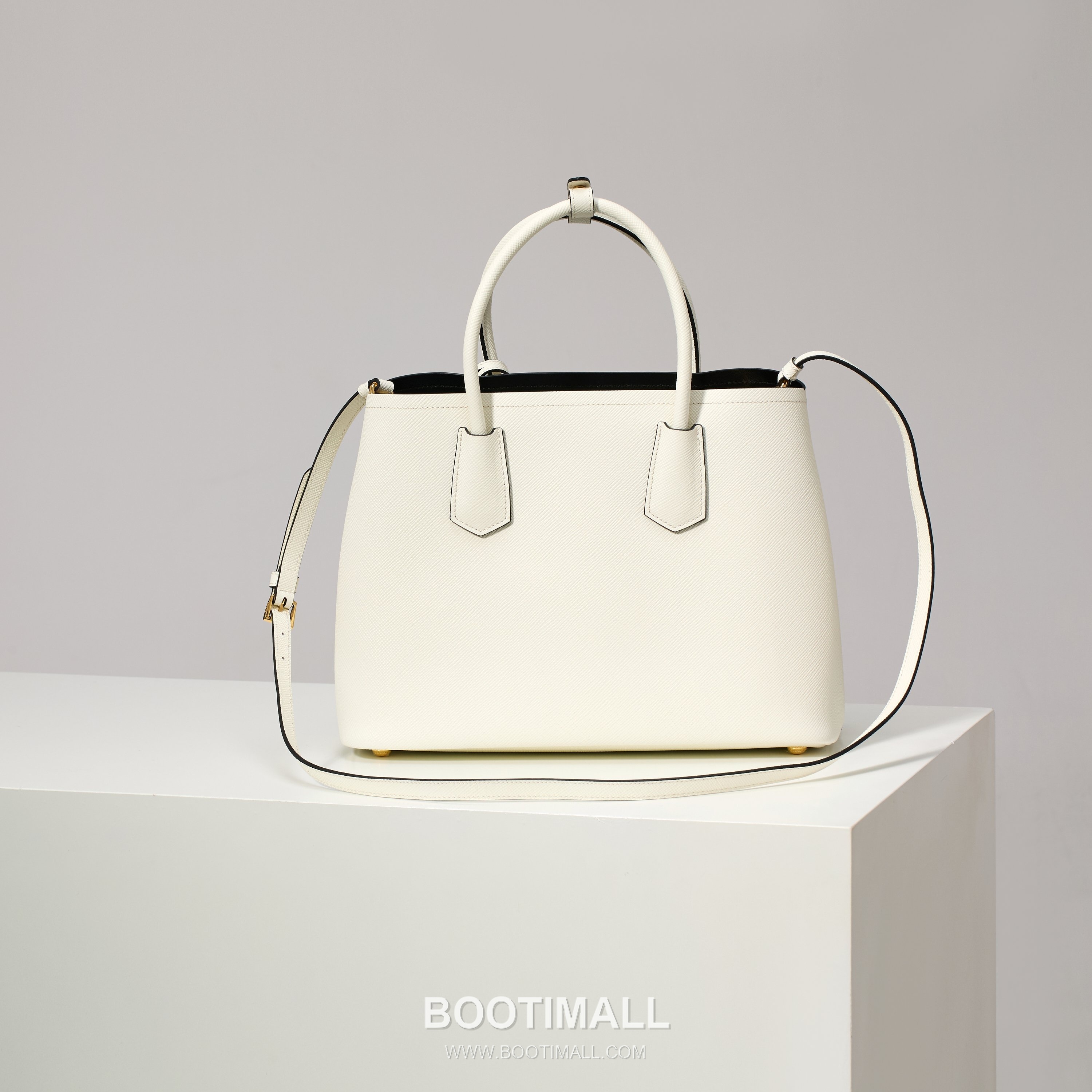 Prada Crossgrain Calfskin Tote Bag with Contrast Leather Interior and Top Handle Detail 프라다 크로스그레인 카프스킨 토트백 콘트라스트 레더 내부 탑핸들 디테일 1BG775 33cm 2