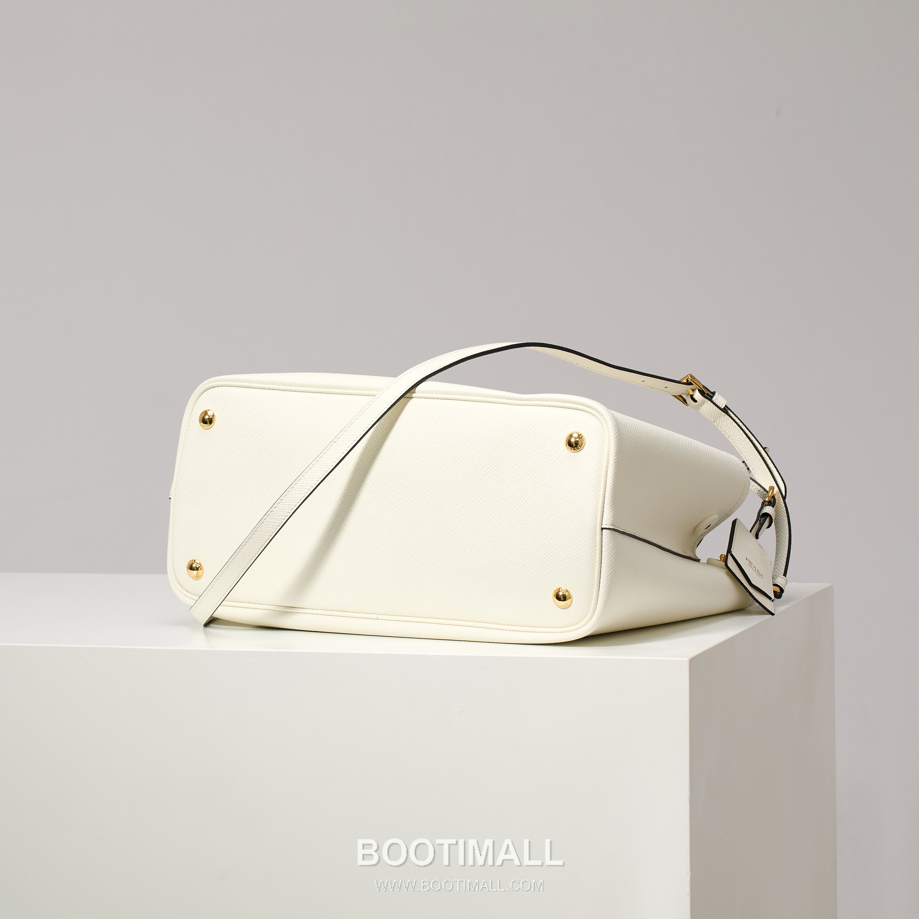 Prada Crossgrain Calfskin Tote Bag with Contrast Leather Interior and Top Handle Detail 프라다 크로스그레인 카프스킨 토트백 콘트라스트 레더 내부 탑핸들 디테일 1BG775 33cm 4