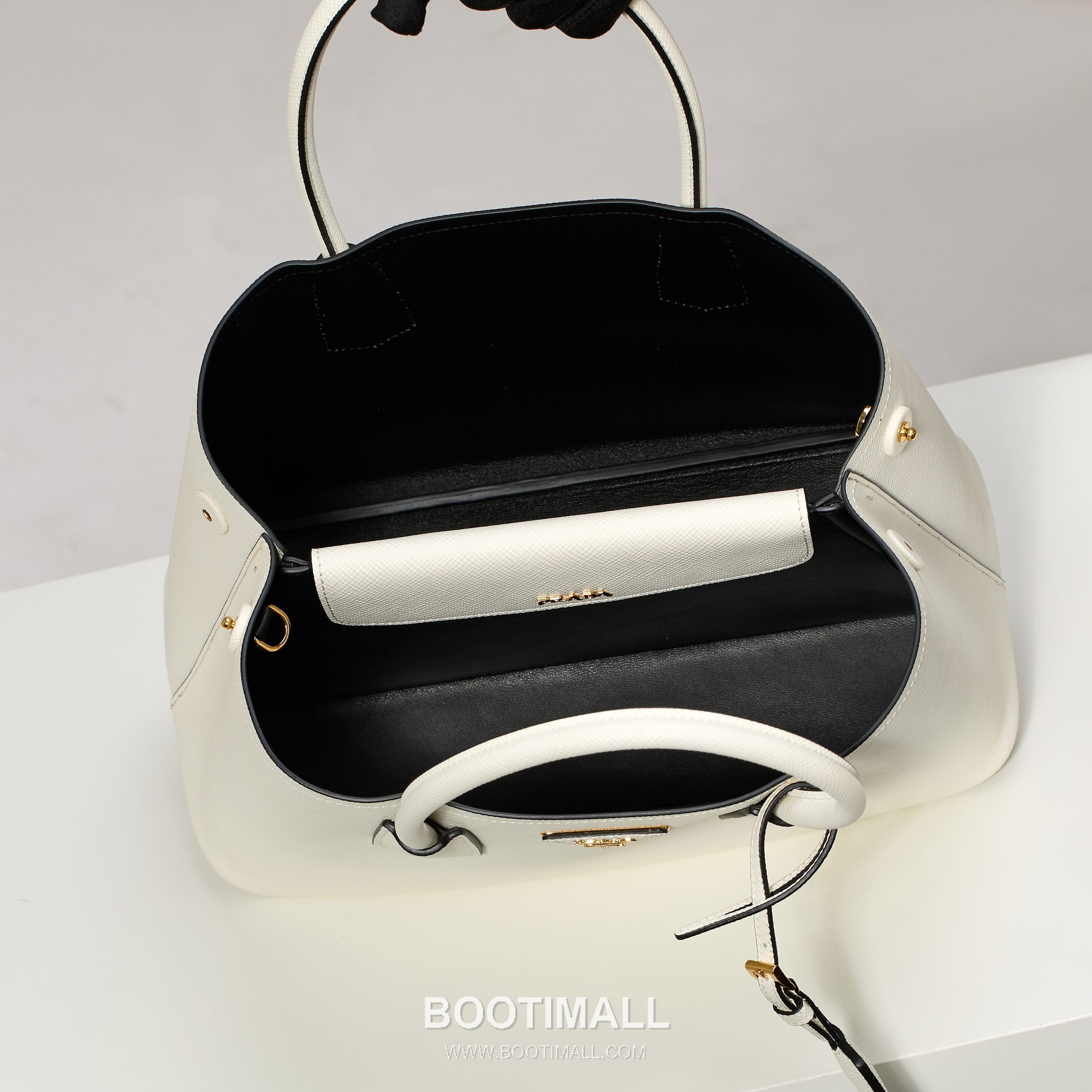 Prada Crossgrain Calfskin Tote Bag with Contrast Leather Interior and Top Handle Detail 프라다 크로스그레인 카프스킨 토트백 콘트라스트 레더 내부 탑핸들 디테일 1BG775 33cm 9