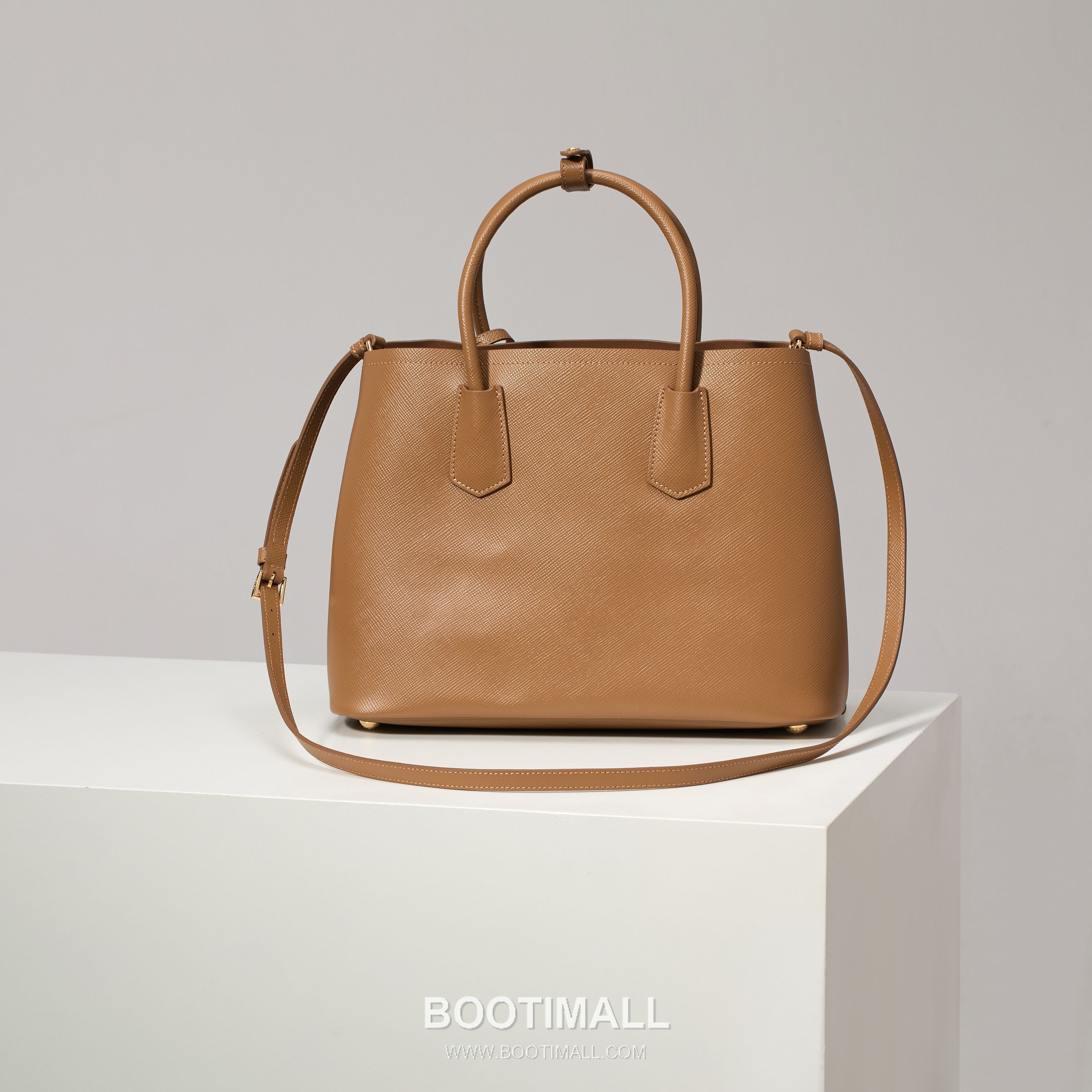 Prada Crossgrain Calfskin Tote Bag with Contrast Leather Interior and Top Handle Detail 프라다 크로스그레인 카프스킨 토트백 콘트라스트 레더 내부 탑핸들 디테일 1BG775 33cm 2