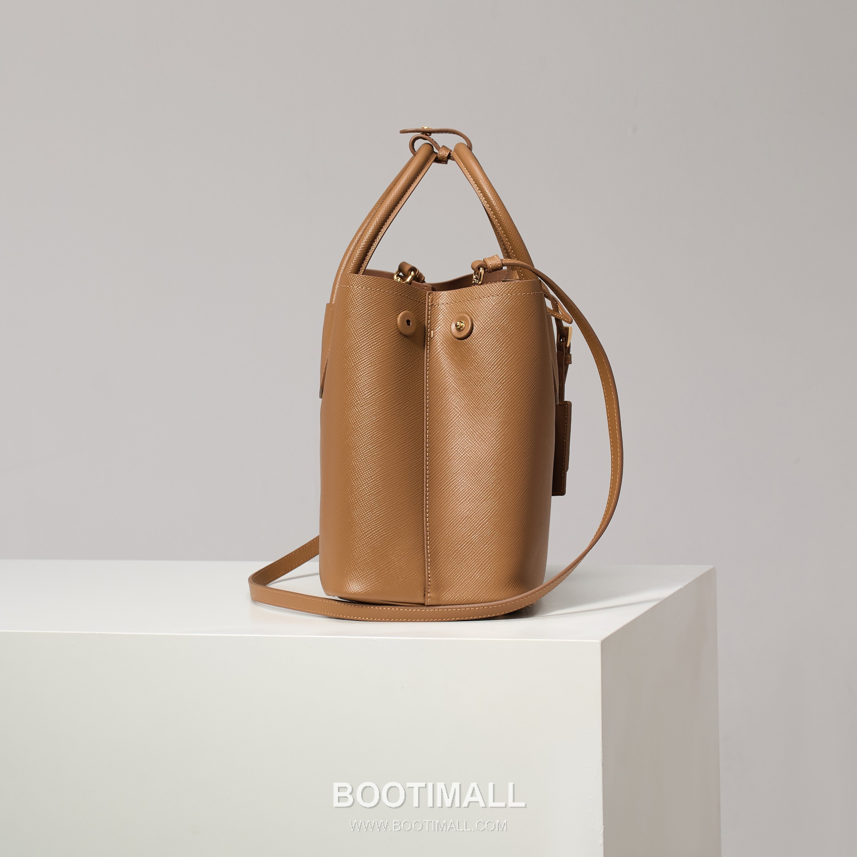 Prada Crossgrain Calfskin Tote Bag with Contrast Leather Interior and Top Handle Detail 프라다 크로스그레인 카프스킨 토트백 콘트라스트 레더 내부 탑핸들 디테일 1BG775 33cm 3