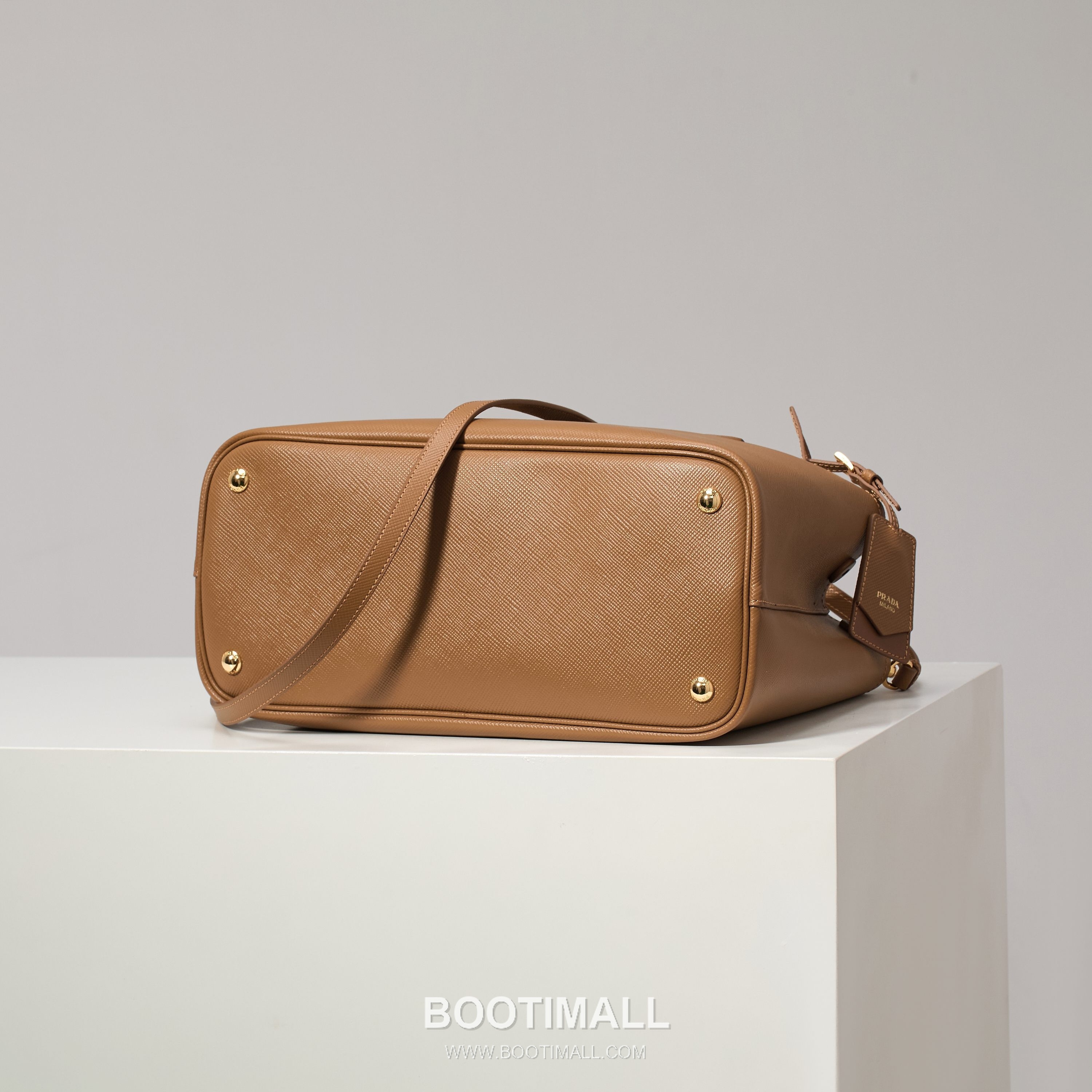 Prada Crossgrain Calfskin Tote Bag with Contrast Leather Interior and Top Handle Detail 프라다 크로스그레인 카프스킨 토트백 콘트라스트 레더 내부 탑핸들 디테일 1BG775 33cm 4