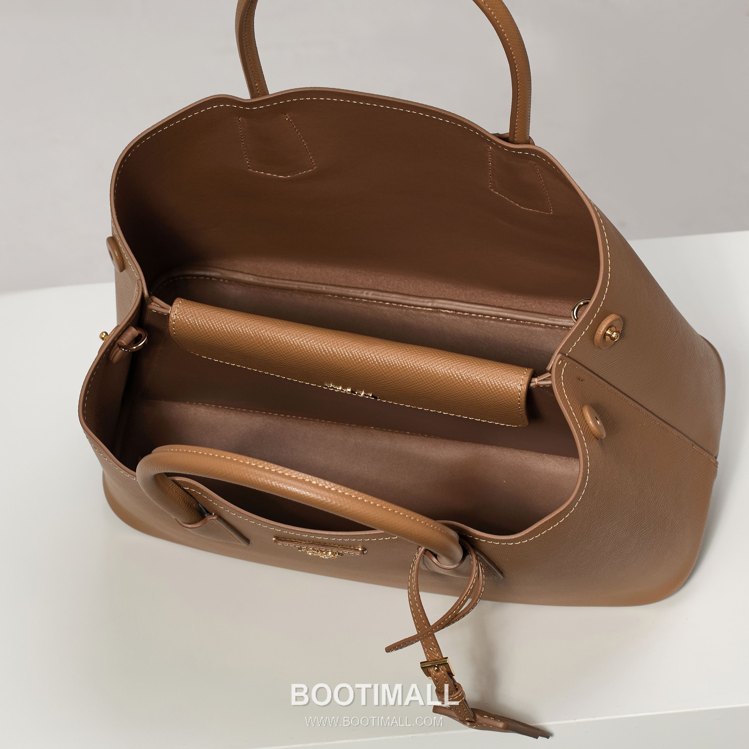 Prada Crossgrain Calfskin Tote Bag with Contrast Leather Interior and Top Handle Detail 프라다 크로스그레인 카프스킨 토트백 콘트라스트 레더 내부 탑핸들 디테일 1BG775 33cm 9