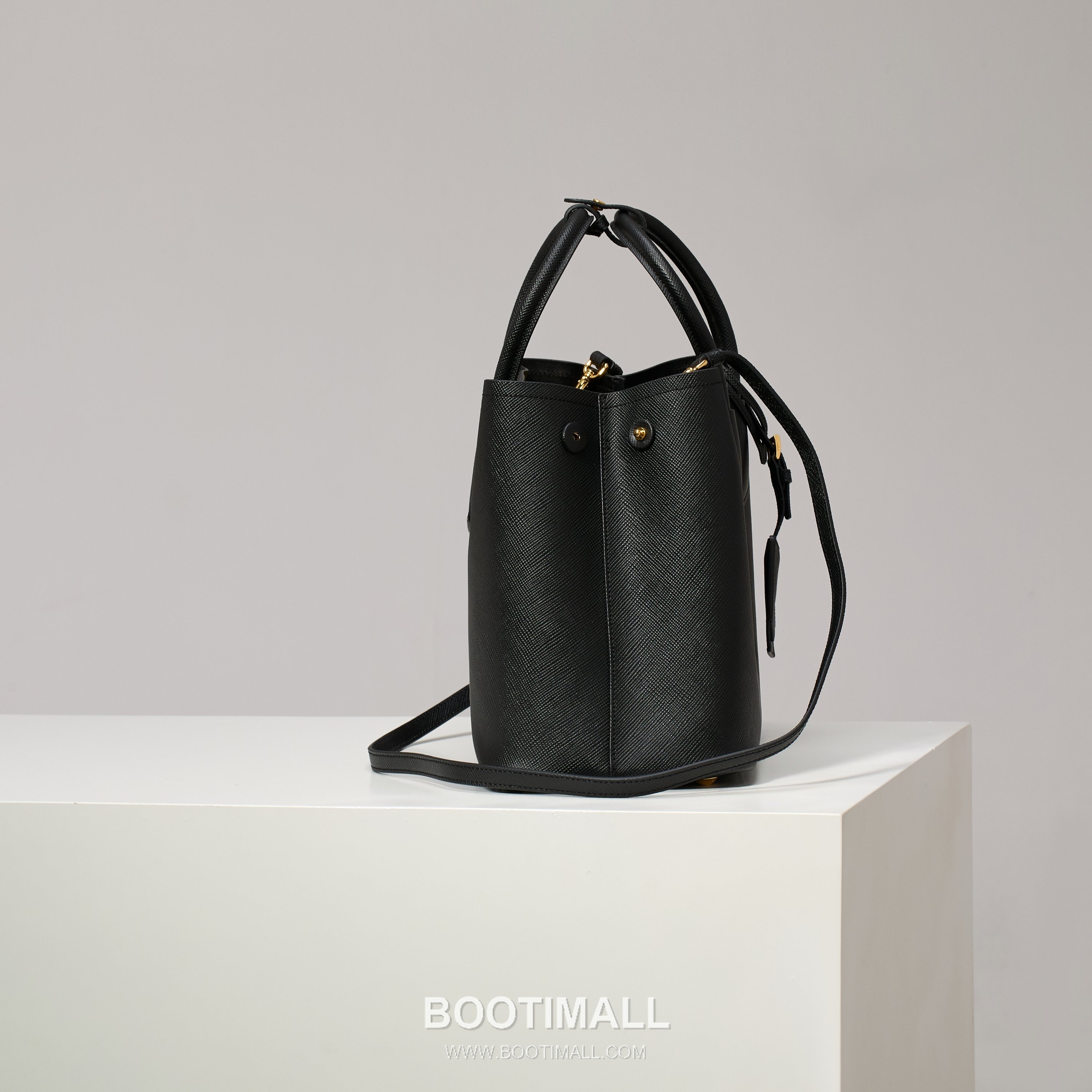 Prada Crossgrain Calfskin Tote Bag with Contrast Leather Interior and Top Handle Detail 프라다 크로스그레인 카프스킨 토트백 콘트라스트 레더 내부 탑핸들 디테일 1BG775 33cm 3