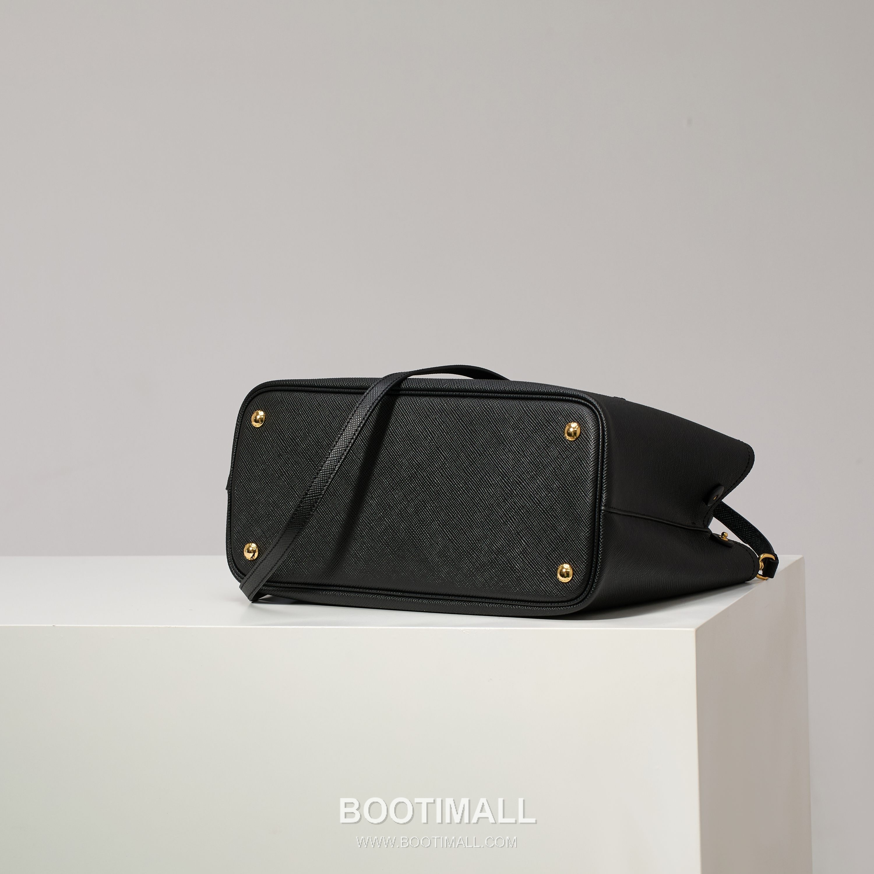 Prada Crossgrain Calfskin Tote Bag with Contrast Leather Interior and Top Handle Detail 프라다 크로스그레인 카프스킨 토트백 콘트라스트 레더 내부 탑핸들 디테일 1BG775 33cm 4