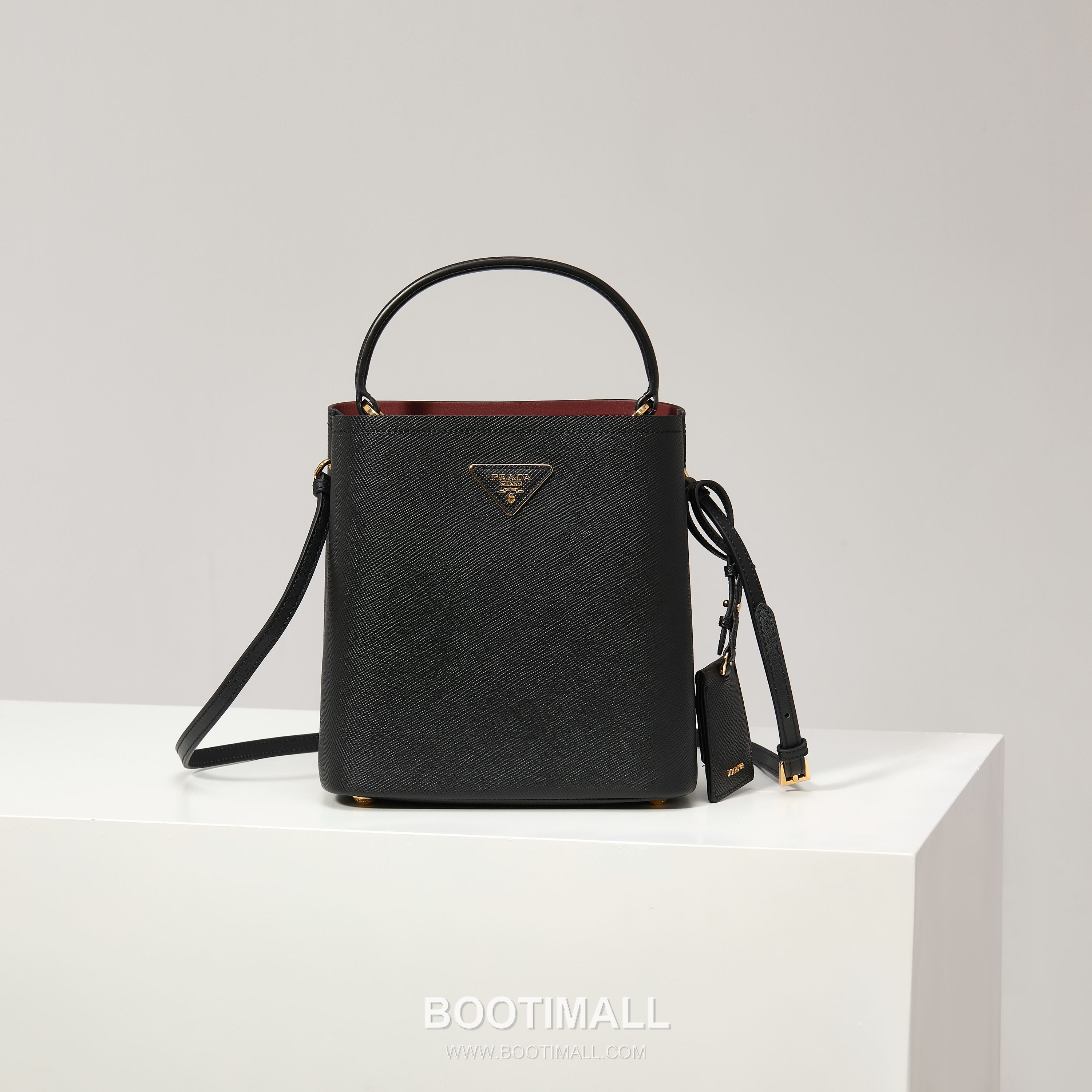 Prada Saffiano Leather Bucket Bag with Detachable Strap Name Tag and Triangle Logo Detail 프라다 사피아노 가죽 버킷백 탈부착 스트랩 네임태그 트라이앵글 로고 디테일 1BA212 22cm 1