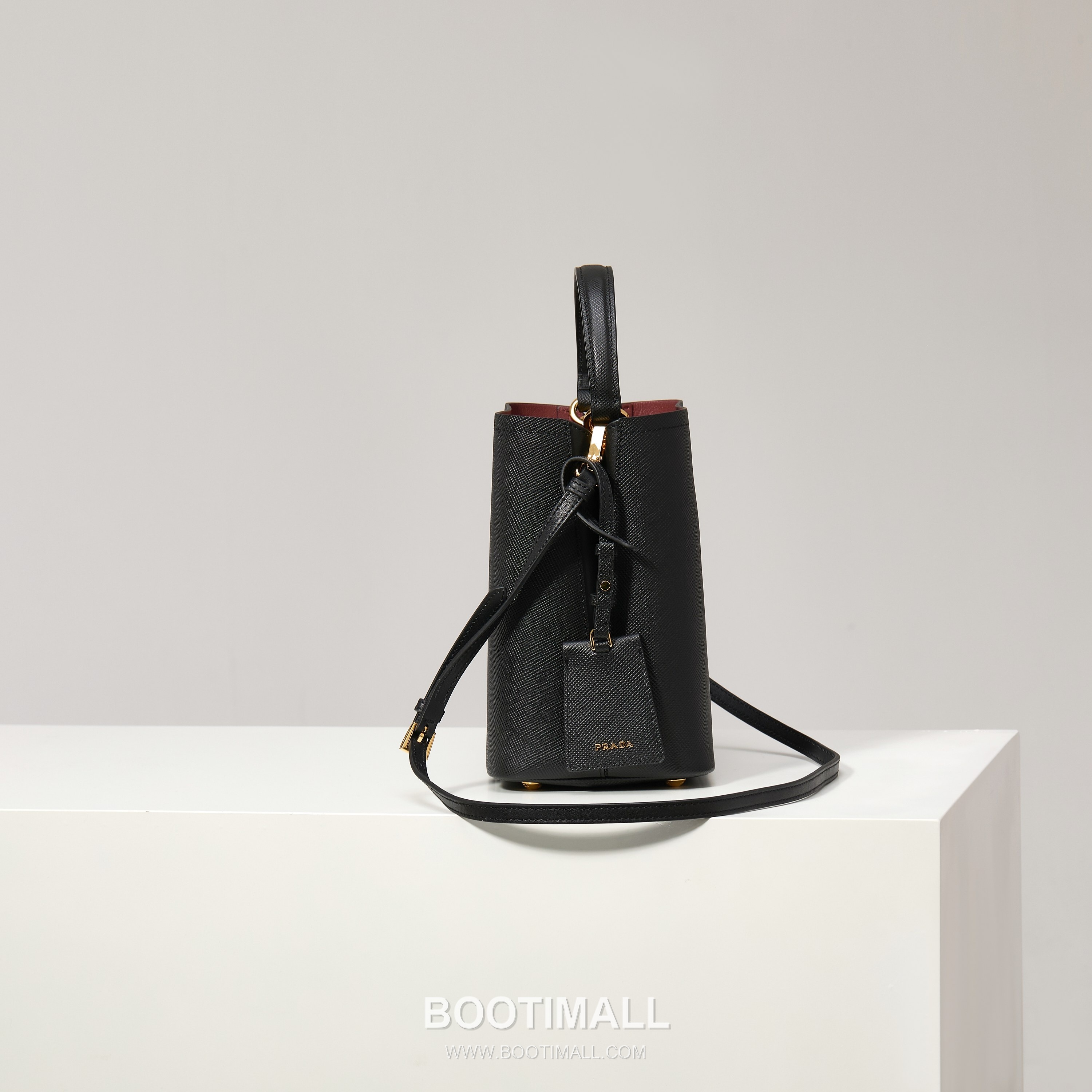 Prada Saffiano Leather Bucket Bag with Detachable Strap Name Tag and Triangle Logo Detail 프라다 사피아노 가죽 버킷백 탈부착 스트랩 네임태그 트라이앵글 로고 디테일 1BA212 22cm 3