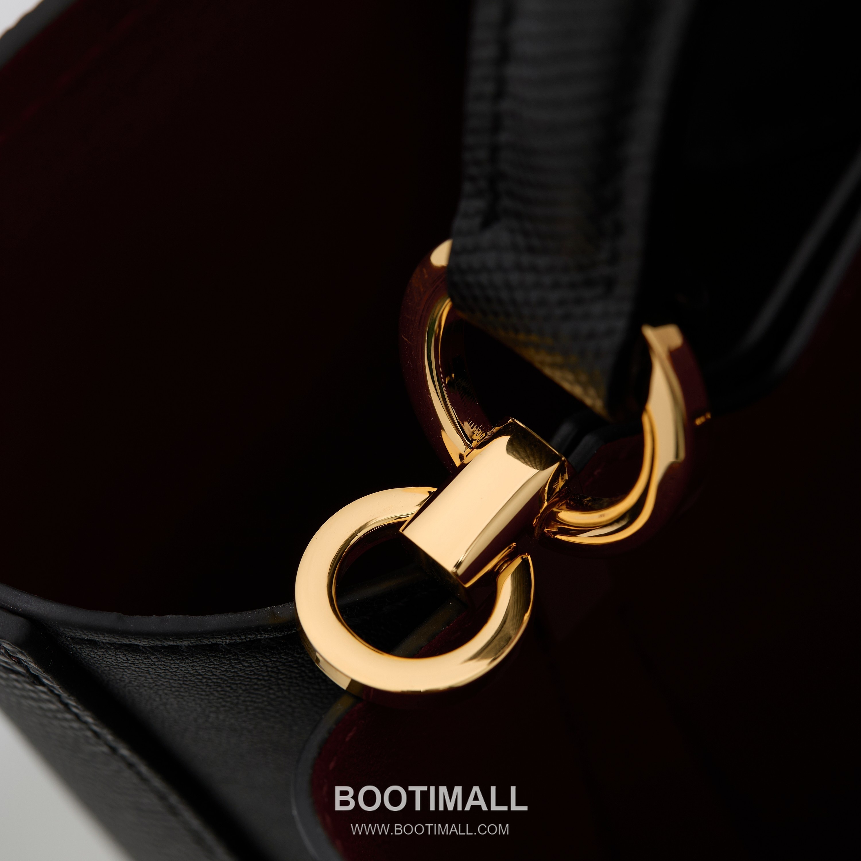 Prada Saffiano Leather Bucket Bag with Detachable Strap Name Tag and Triangle Logo Detail 프라다 사피아노 가죽 버킷백 탈부착 스트랩 네임태그 트라이앵글 로고 디테일 1BA212 22cm 7