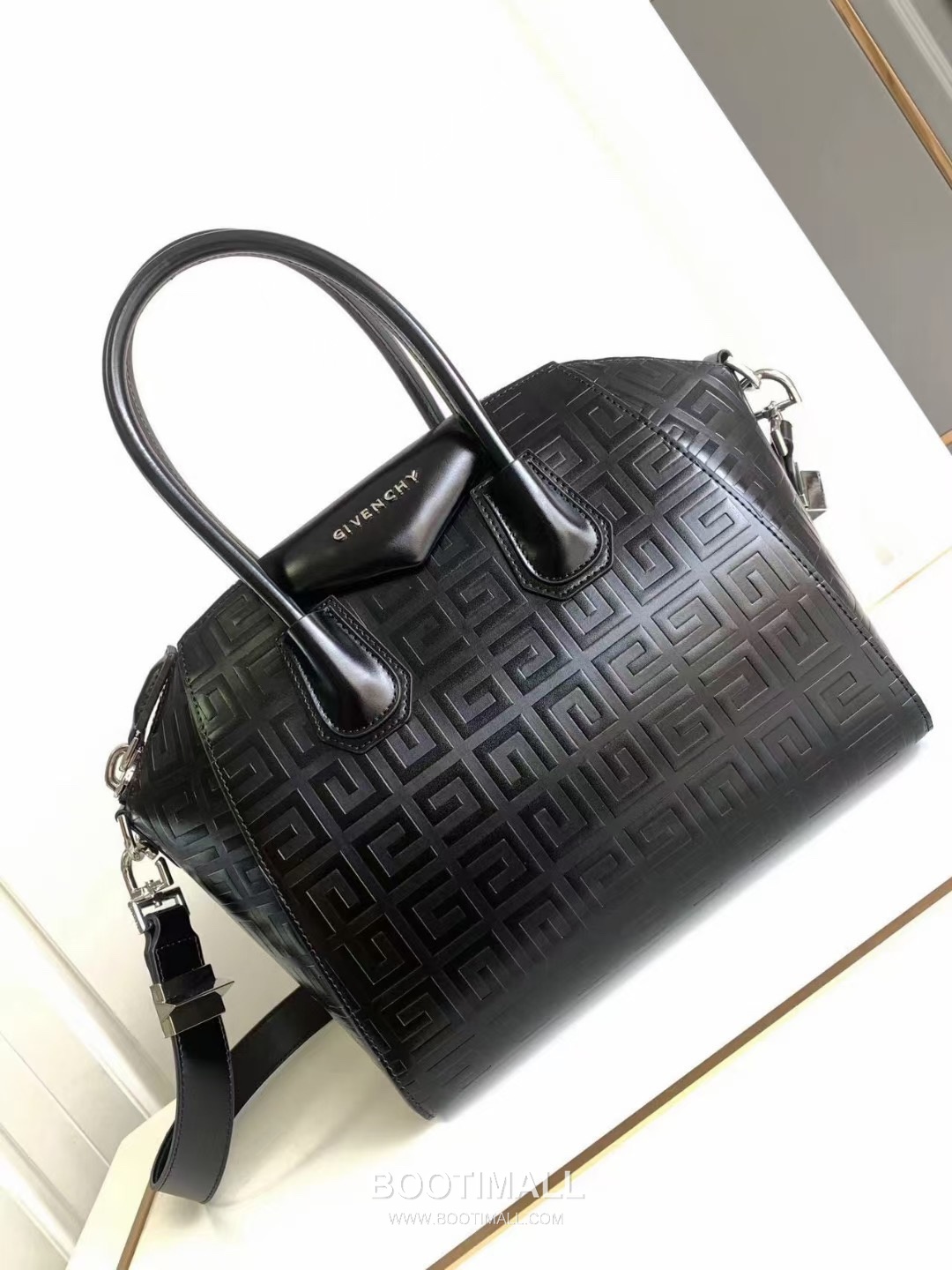 Givenchy Antigona Lock Box Leather Top Handle Bag with 4G Embossed Logo Detail 지방시 안티고나 락 박스 레더 탑핸들 숄더백 4G 엠보스 로고 디테일 28cm 1