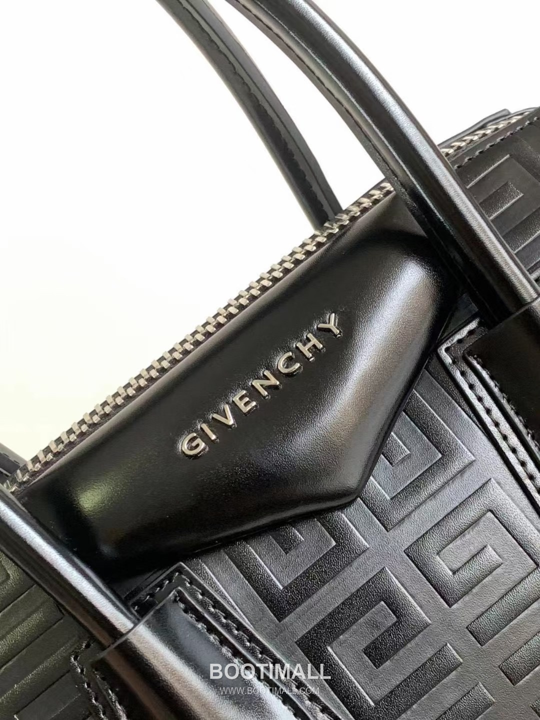 Givenchy Antigona Lock Box Leather Top Handle Bag with 4G Embossed Logo Detail 지방시 안티고나 락 박스 레더 탑핸들 숄더백 4G 엠보스 로고 디테일 28cm 5